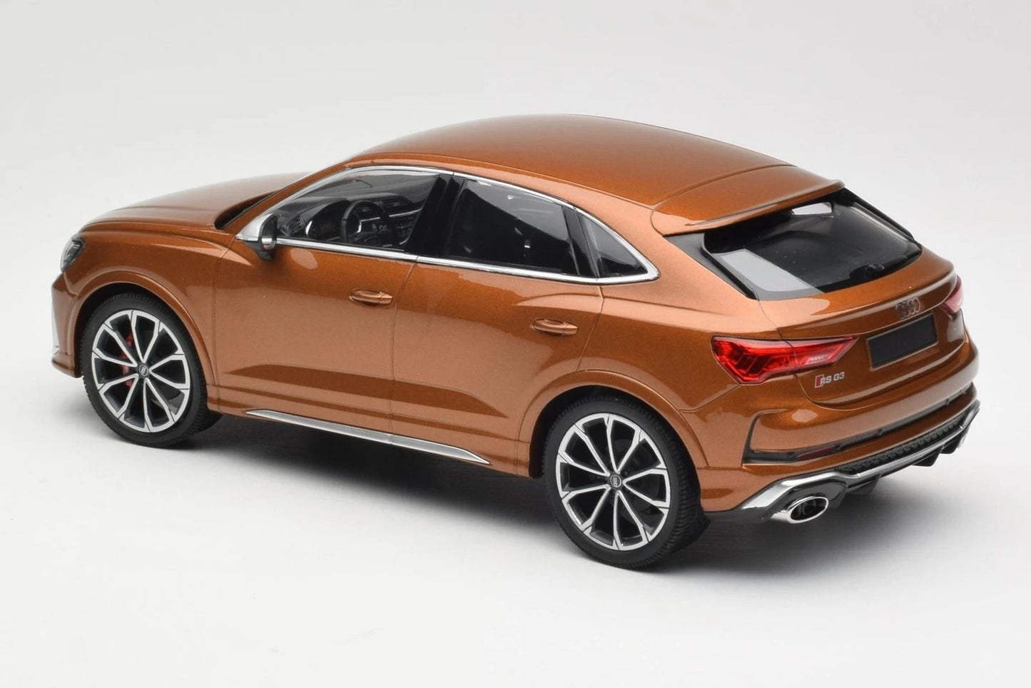 Audi RSQ3 2019 gold Limited 1:18 Minichamps 155018104 Ауди РСКУ3 златен Лимитирана