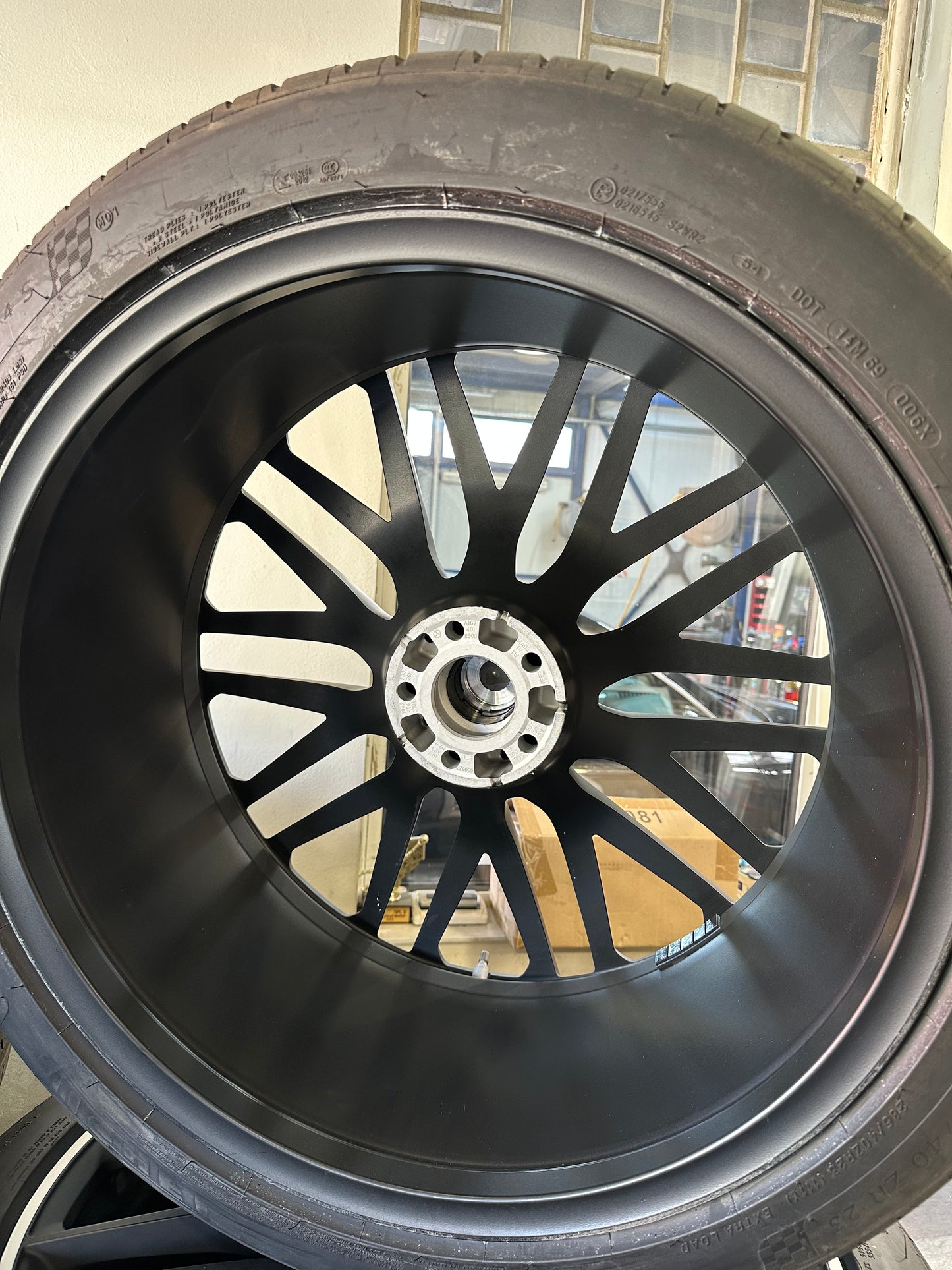 Оригинал нови Mercedes GLS 63 AMG X167 W167 23 Zoll Мерцедес ГЛС63 AMG X167 W167 23 цола джанти летен комплект летни гуми