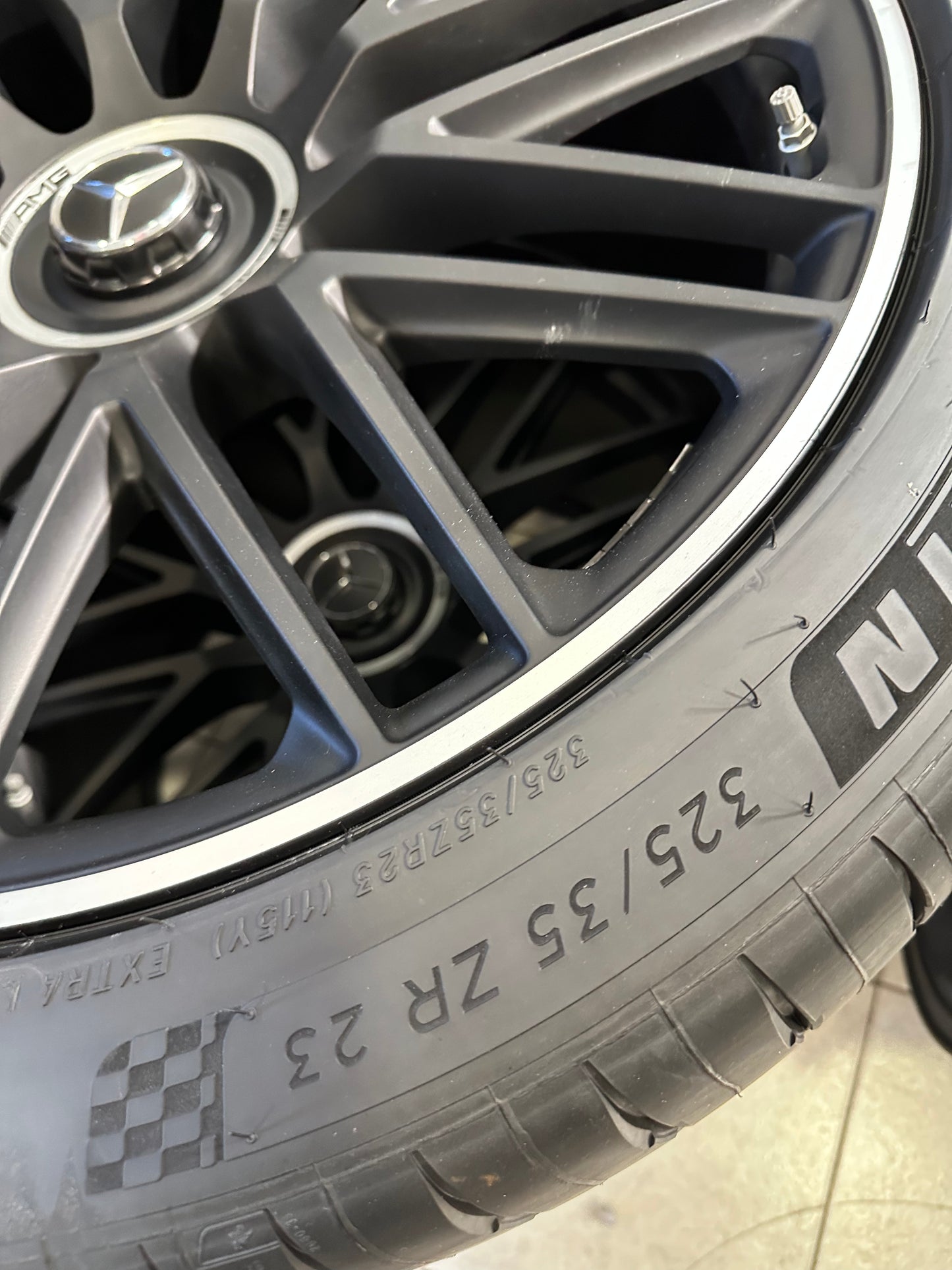 Оригинал нови Mercedes GLS 63 AMG X167 W167 23 Zoll Мерцедес ГЛС63 AMG X167 W167 23 цола джанти летен комплект летни гуми