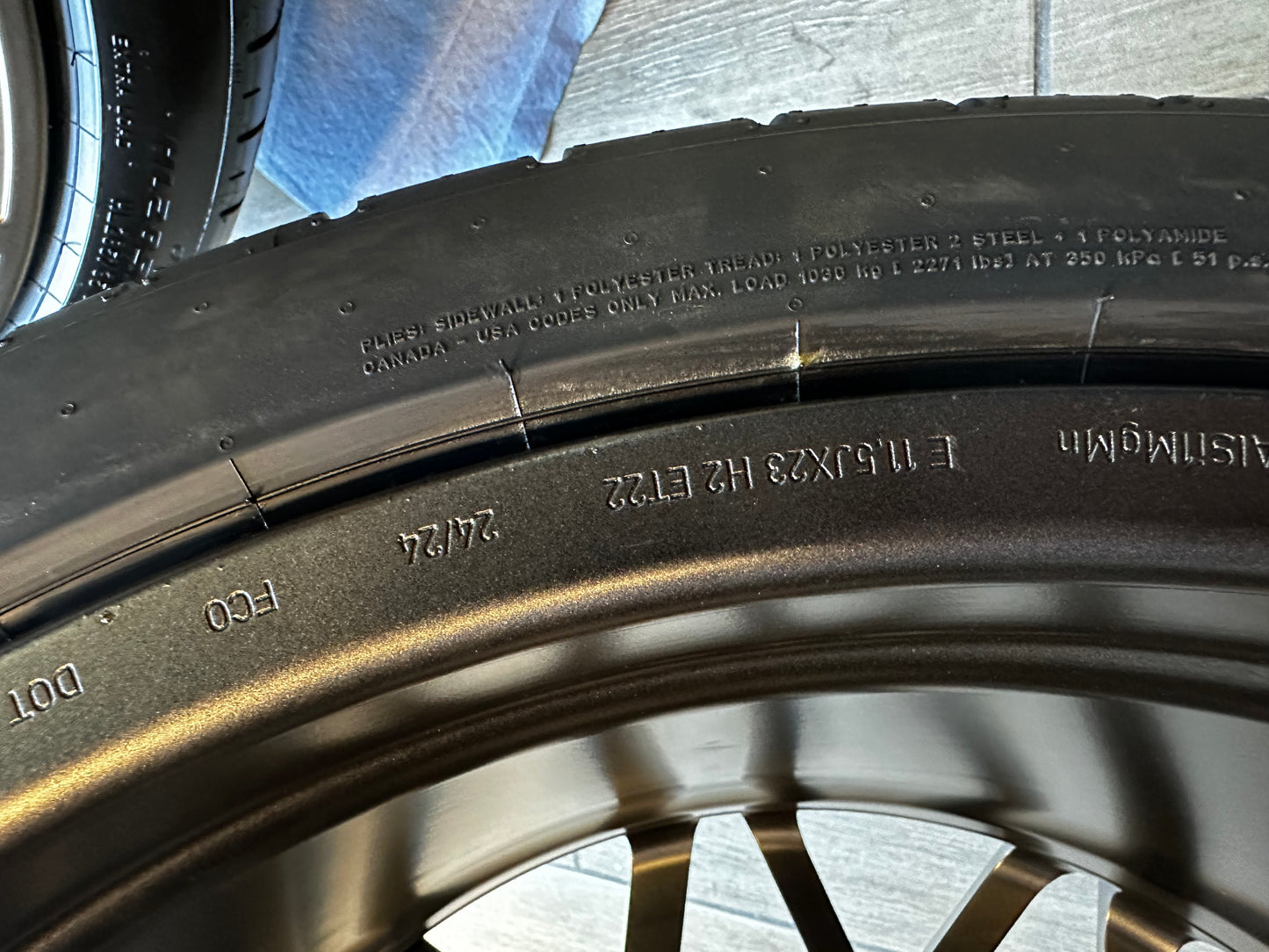 Нови Оригинал Lamborghini URUS SE 23 Zoll 4ML601025DJ Ламборгини Урус Алуминиеви джанти 23 цола летен комплект летни Гуми