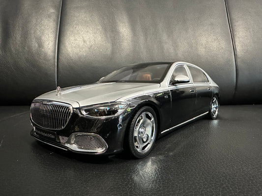 Mercedes Benz S Klasse Maybach S680 W223 black 1:18 Almost Real 820120 Мерцедес Бенц С Класа Майбах черен