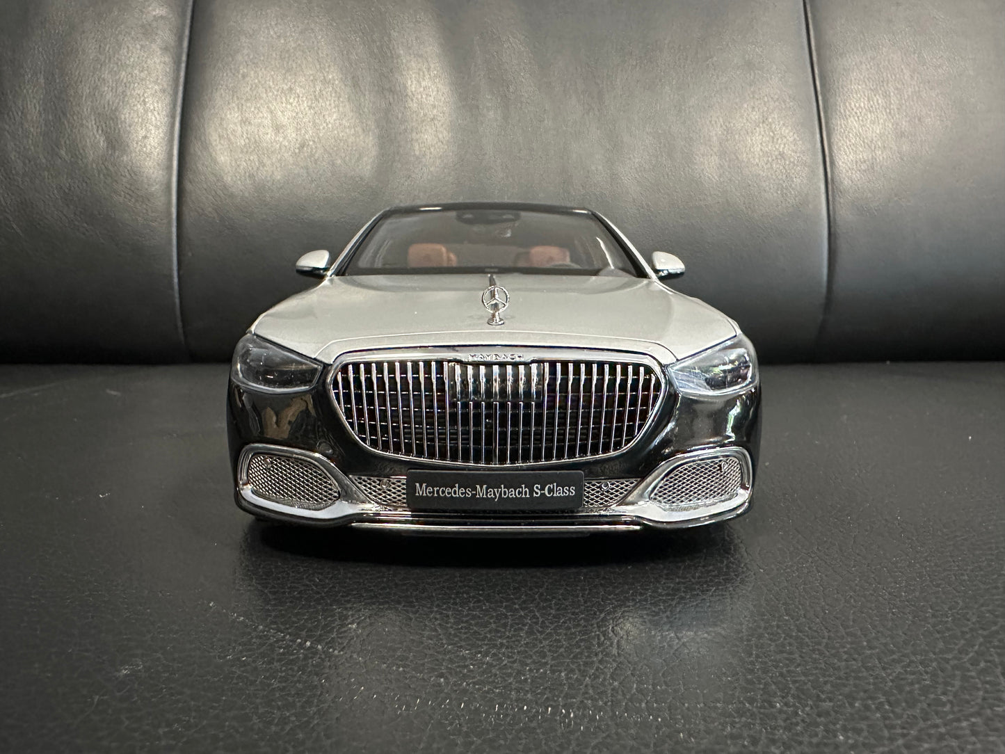 Mercedes Benz S Klasse Maybach S680 W223 black 1:18 Almost Real 820120 Мерцедес Бенц С Класа Майбах черен
