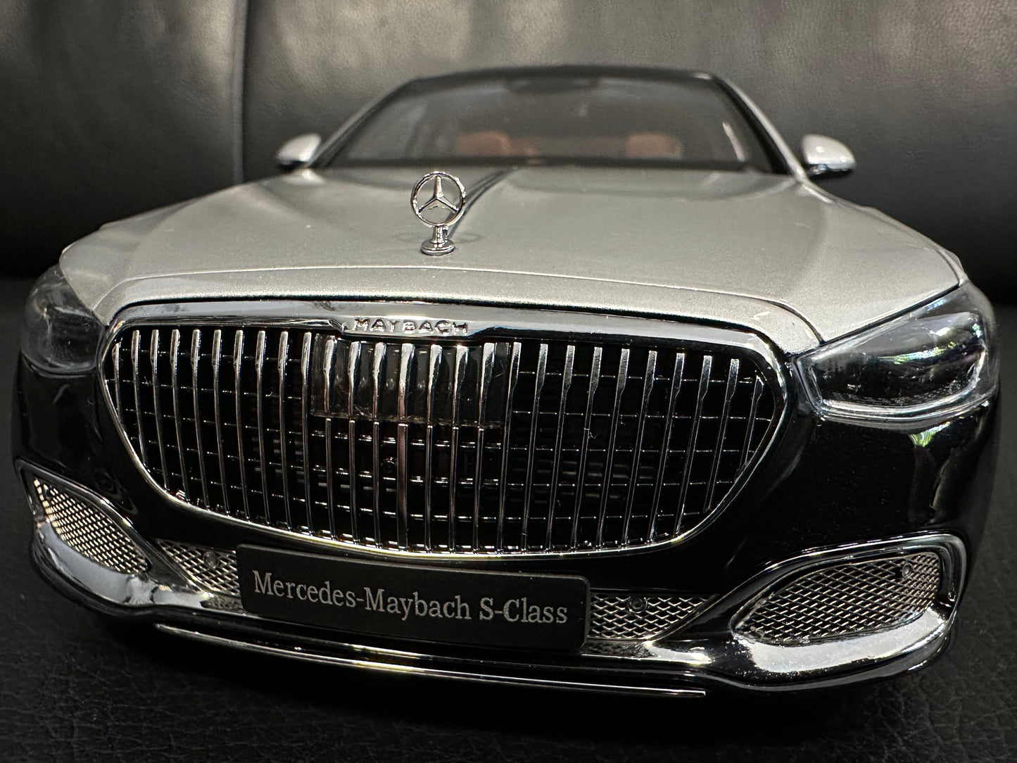 Mercedes Benz S Klasse Maybach S680 W223 black 1:18 Almost Real 820120 Мерцедес Бенц С Класа Майбах черен