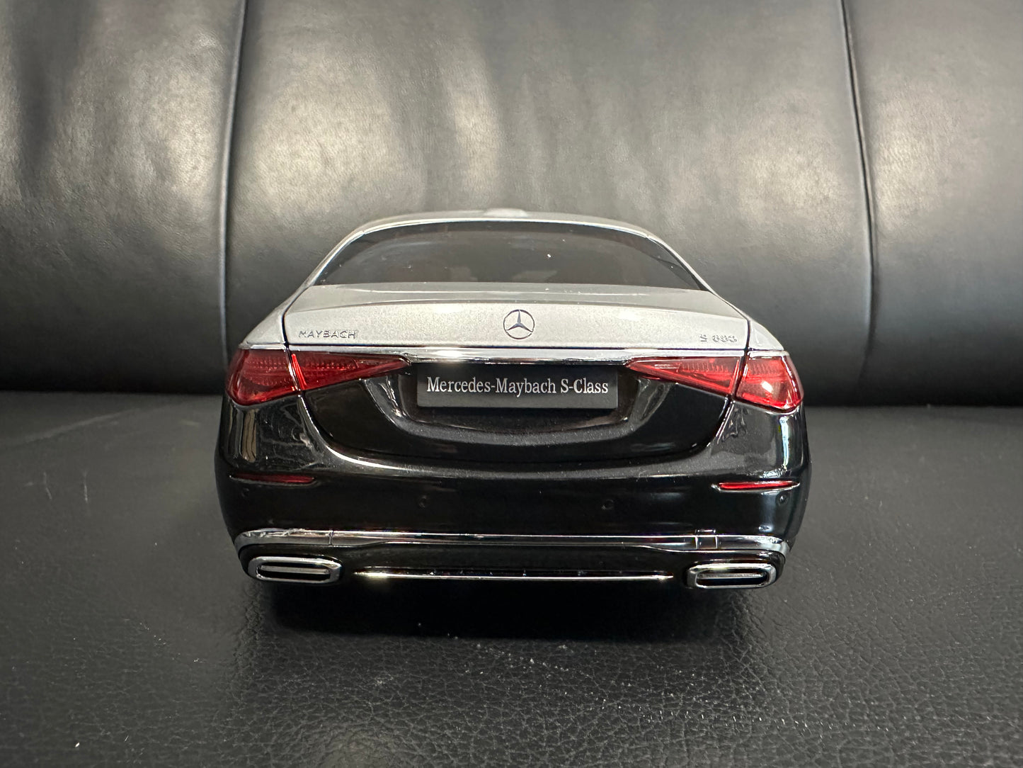 Mercedes Benz S Klasse Maybach S680 W223 black 1:18 Almost Real 820120 Мерцедес Бенц С Класа Майбах черен