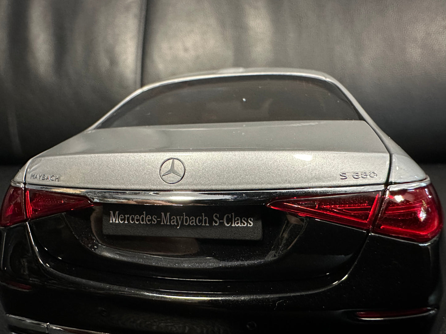 Mercedes Benz S Klasse Maybach S680 W223 black 1:18 Almost Real 820120 Мерцедес Бенц С Класа Майбах черен