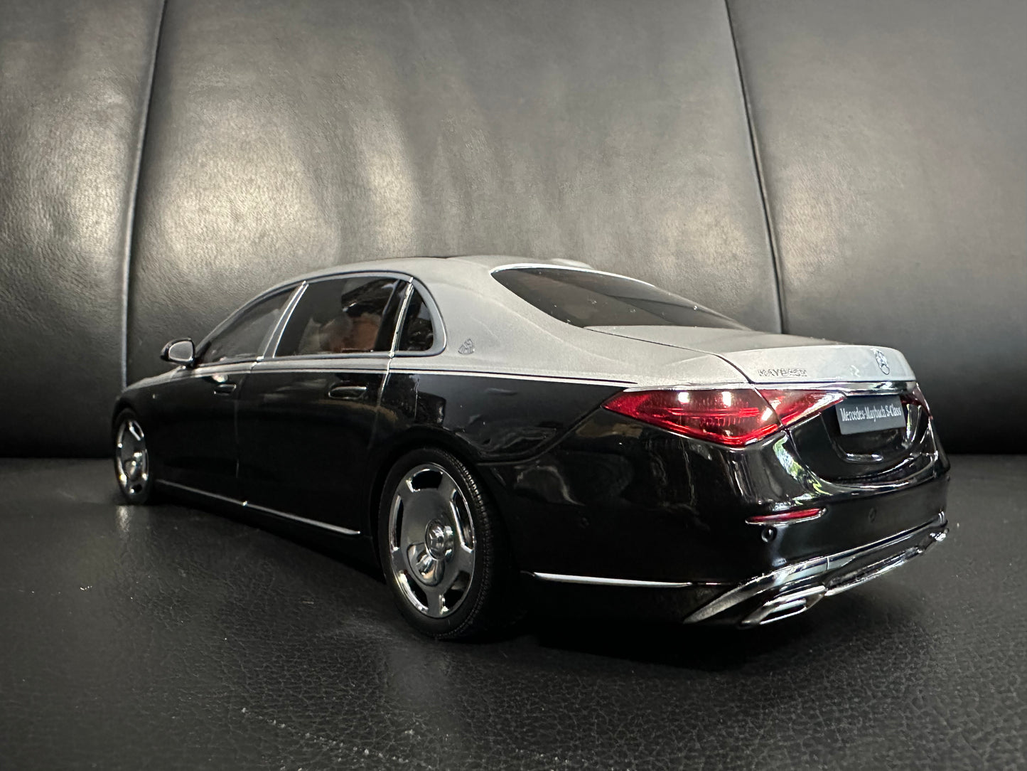 Mercedes Benz S Klasse Maybach S680 W223 black 1:18 Almost Real 820120 Мерцедес Бенц С Класа Майбах черен