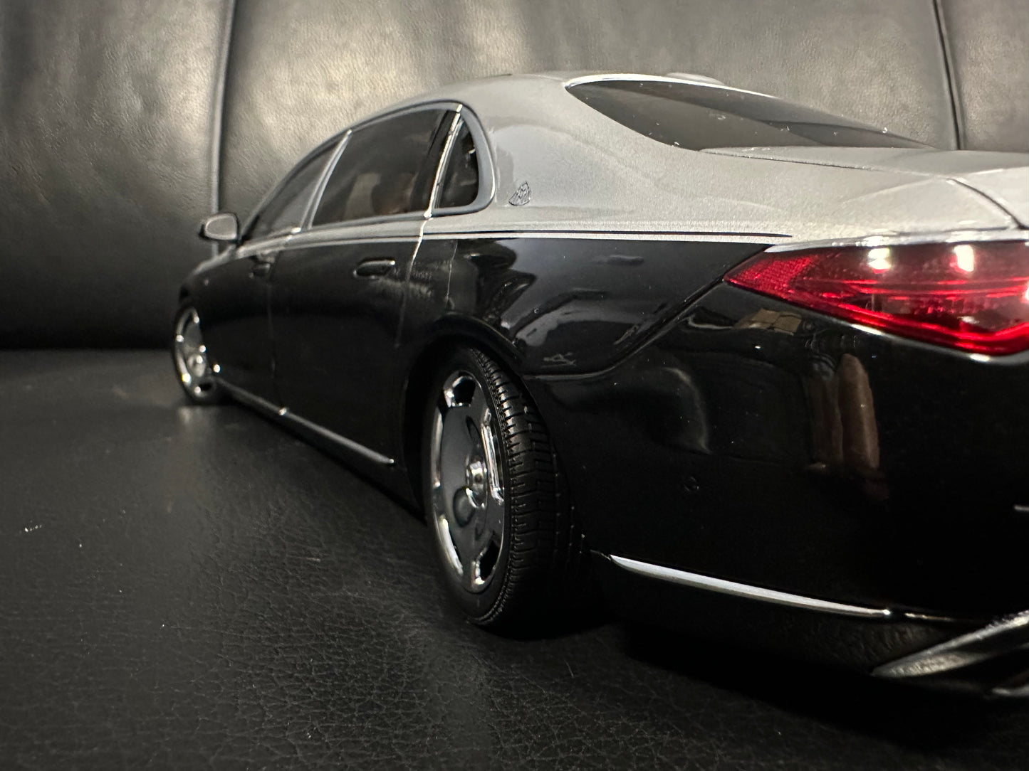 Mercedes Benz S Klasse Maybach S680 W223 black 1:18 Almost Real 820120 Мерцедес Бенц С Класа Майбах черен