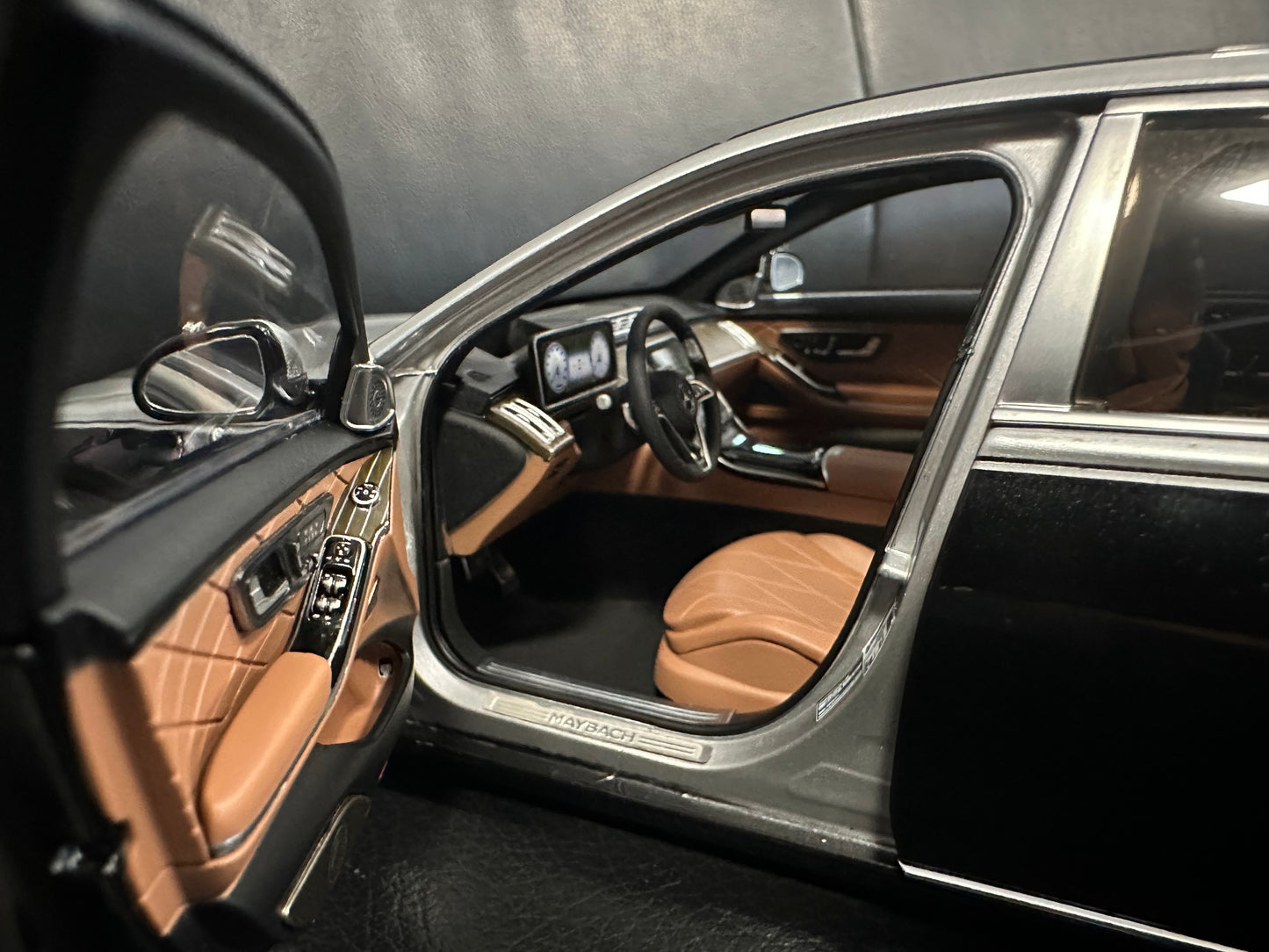 Mercedes Benz S Klasse Maybach S680 W223 black 1:18 Almost Real 820120 Мерцедес Бенц С Класа Майбах черен