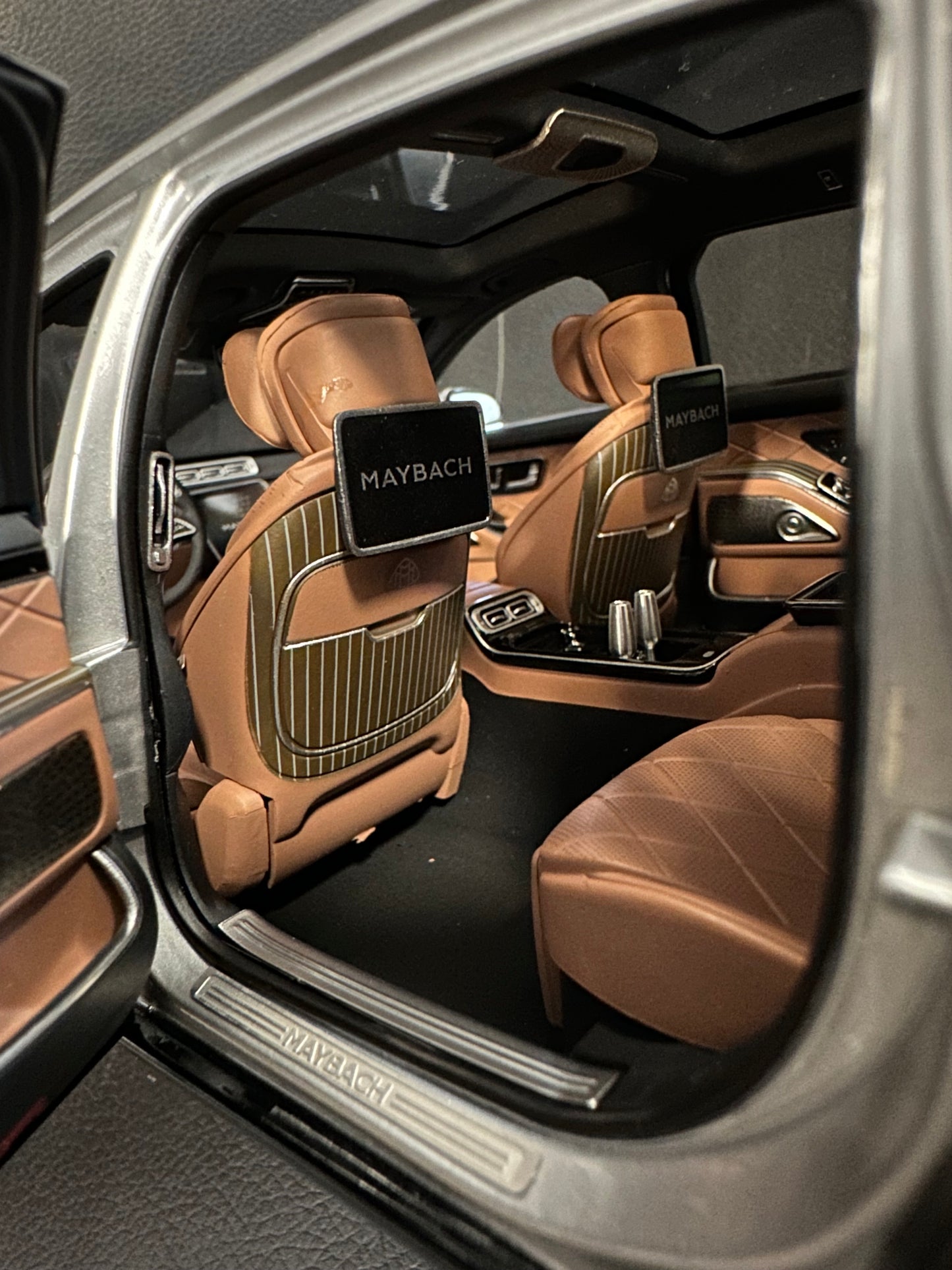 Mercedes Benz S Klasse Maybach S680 W223 black 1:18 Almost Real 820120 Мерцедес Бенц С Класа Майбах черен