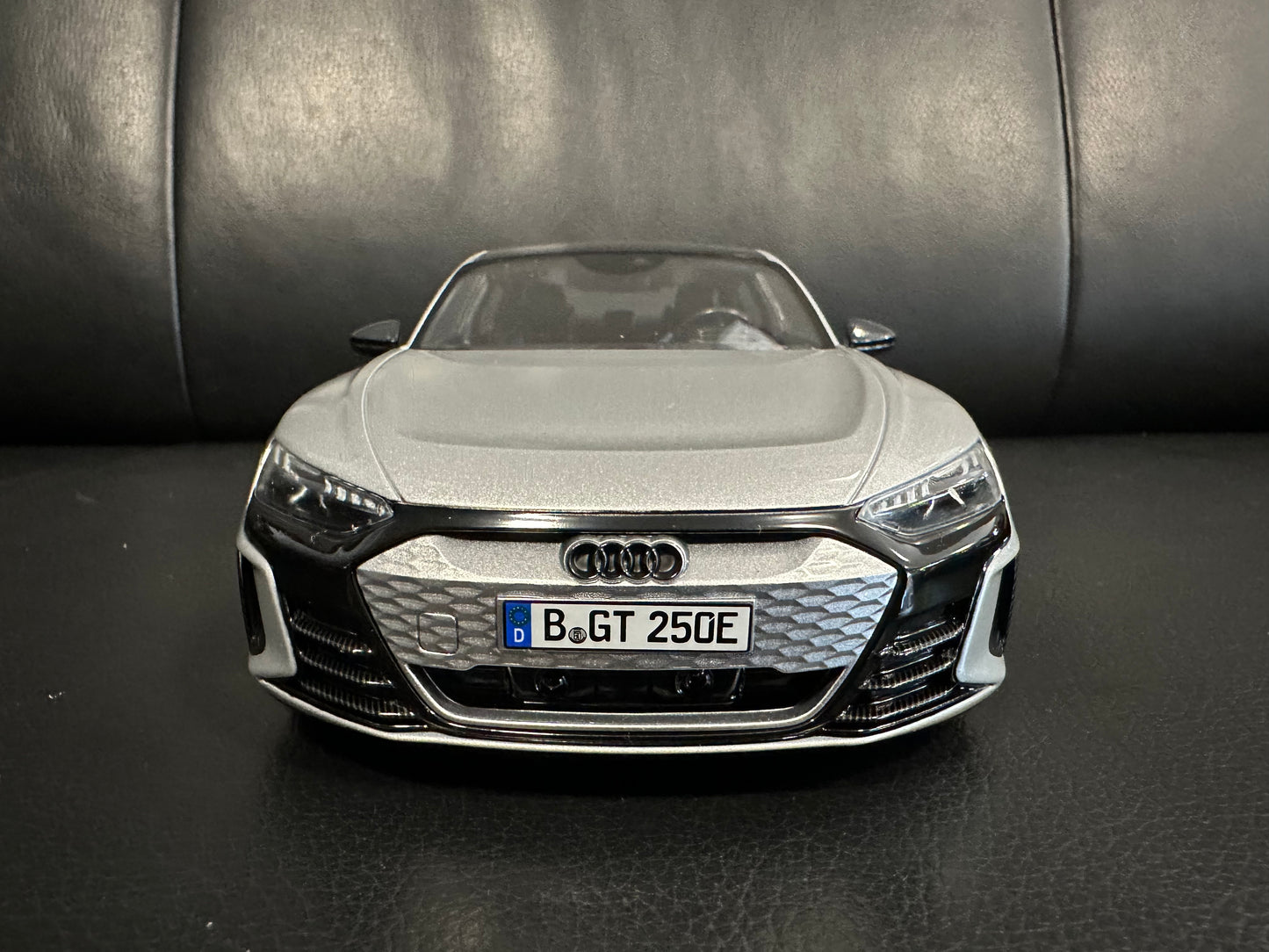 Audi RS E-tron GT 2021 Silver 1:18 GT Norev 188381 Ауди РС Е Трон ГТ сив