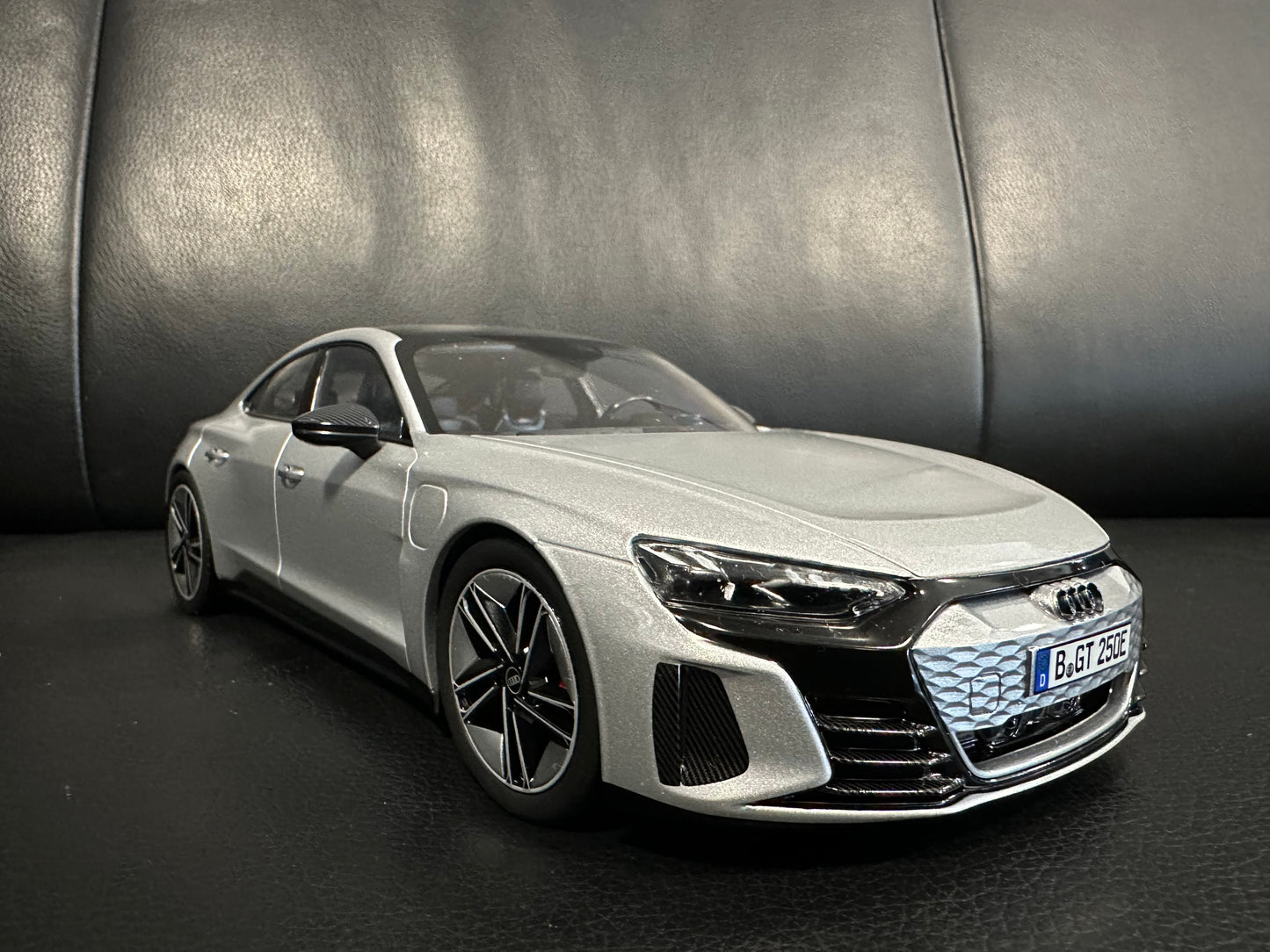 Audi RS E-tron GT 2021 Silver 1:18 GT Norev 188381 Ауди РС Е Трон ГТ сив