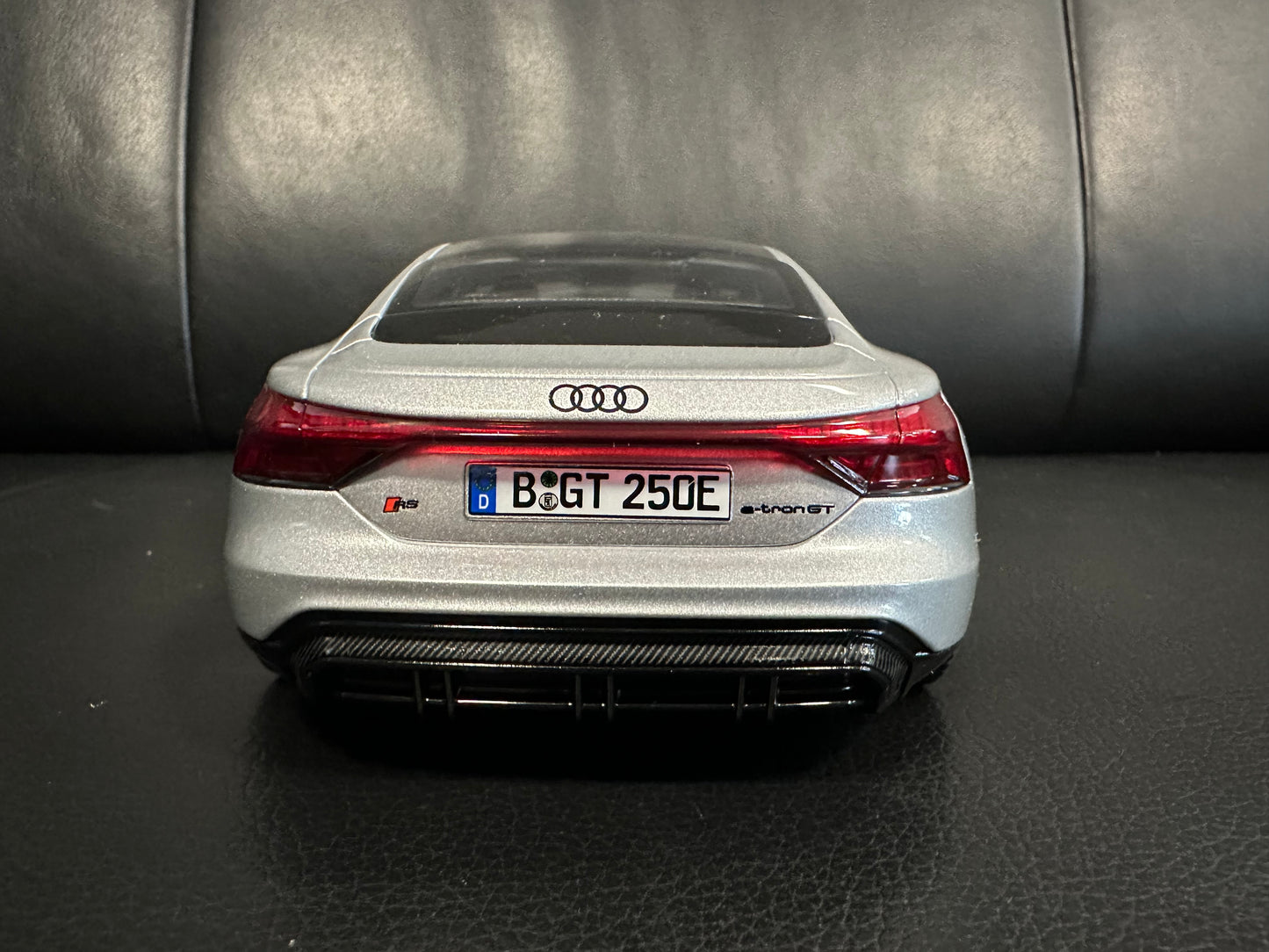 Audi RS E-tron GT 2021 Silver 1:18 GT Norev 188381 Ауди РС Е Трон ГТ сив