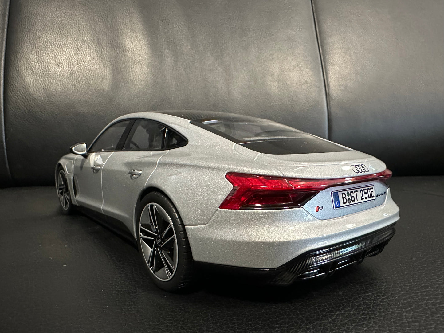 Audi RS E-tron GT 2021 Silver 1:18 GT Norev 188381 Ауди РС Е Трон ГТ сив