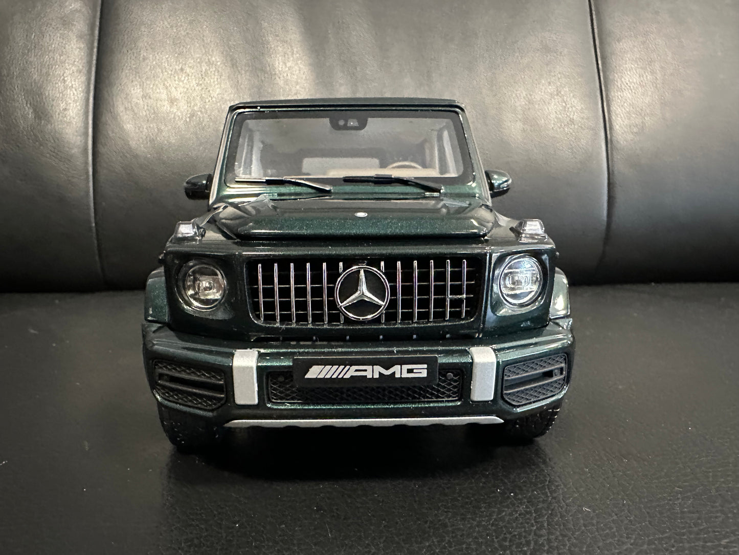 Mercedes Benz G63 V8 AMG green Limited Edition 1:18 Minichamps 110037066 Мерцедес Бенц Г63 АМГ зелен