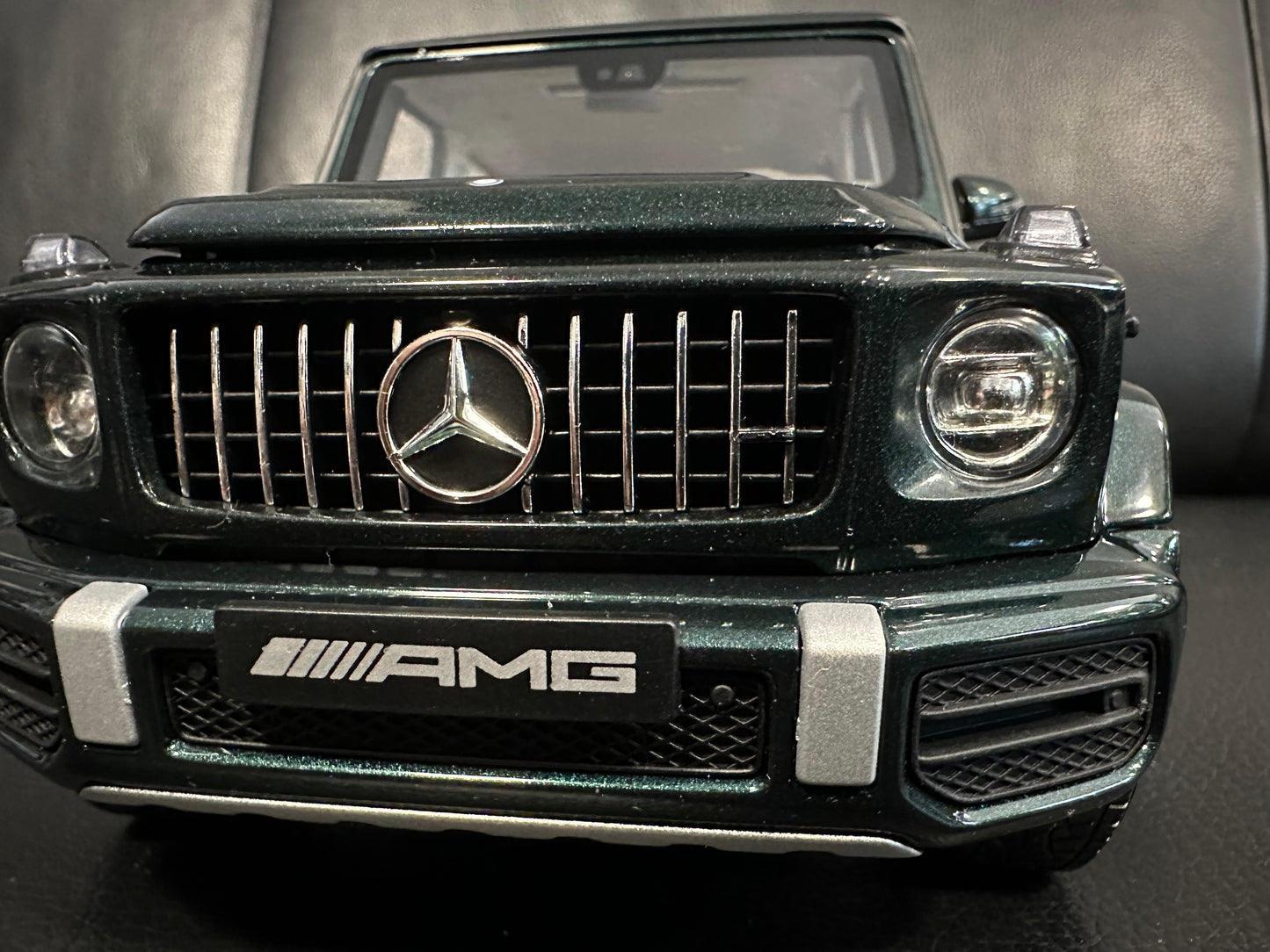 Mercedes Benz G63 V8 AMG green Limited Edition 1:18 Minichamps 110037066 Мерцедес Бенц Г63 АМГ зелен