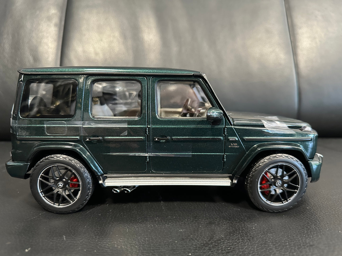 Mercedes Benz G63 V8 AMG green Limited Edition 1:18 Minichamps 110037066 Мерцедес Бенц Г63 АМГ зелен
