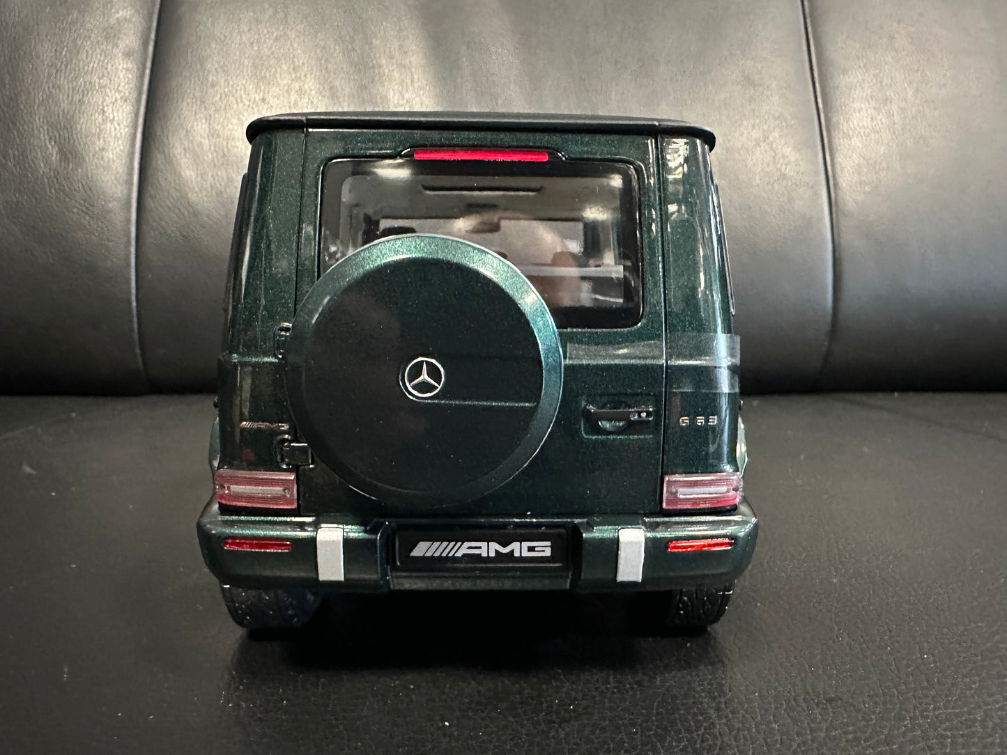 Mercedes Benz G63 V8 AMG green Limited Edition 1:18 Minichamps 110037066 Мерцедес Бенц Г63 АМГ зелен