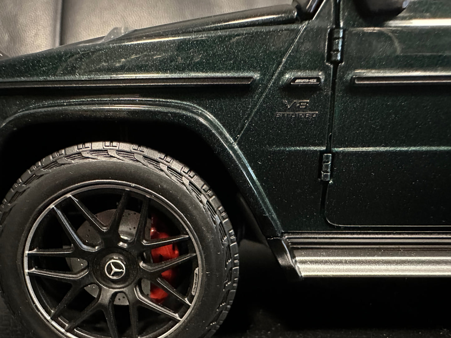 Mercedes Benz G63 V8 AMG green Limited Edition 1:18 Minichamps 110037066 Мерцедес Бенц Г63 АМГ зелен