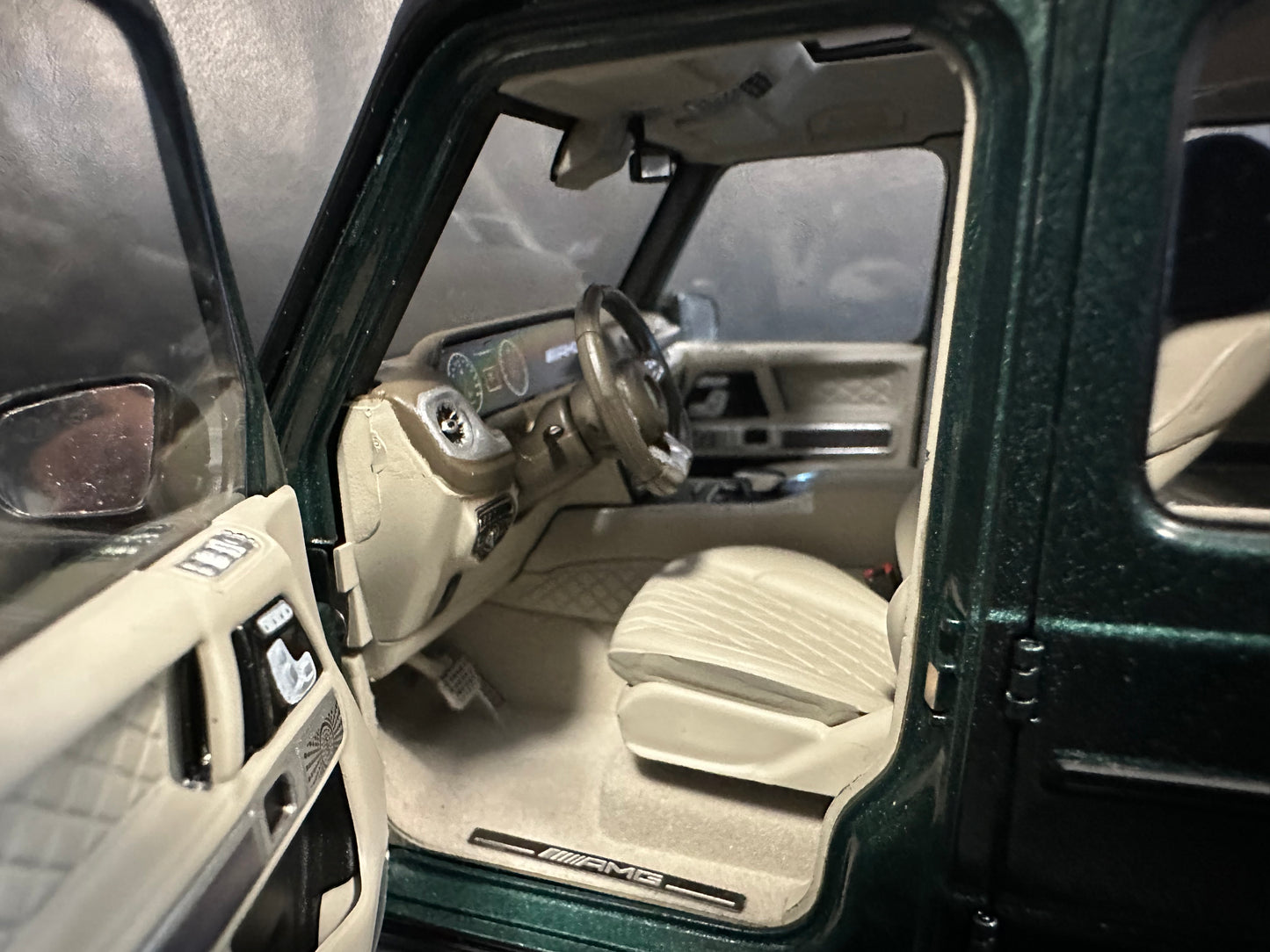 Mercedes Benz G63 V8 AMG green Limited Edition 1:18 Minichamps 110037066 Мерцедес Бенц Г63 АМГ зелен