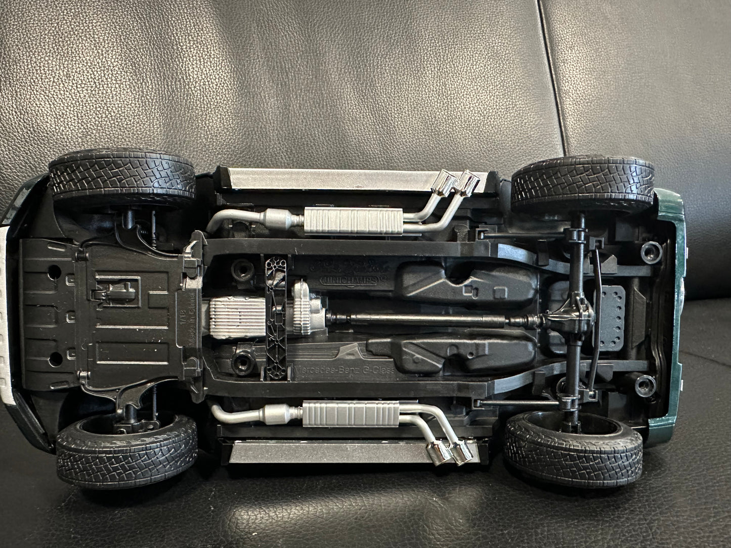 Mercedes Benz G63 V8 AMG green Limited Edition 1:18 Minichamps 110037066 Мерцедес Бенц Г63 АМГ зелен