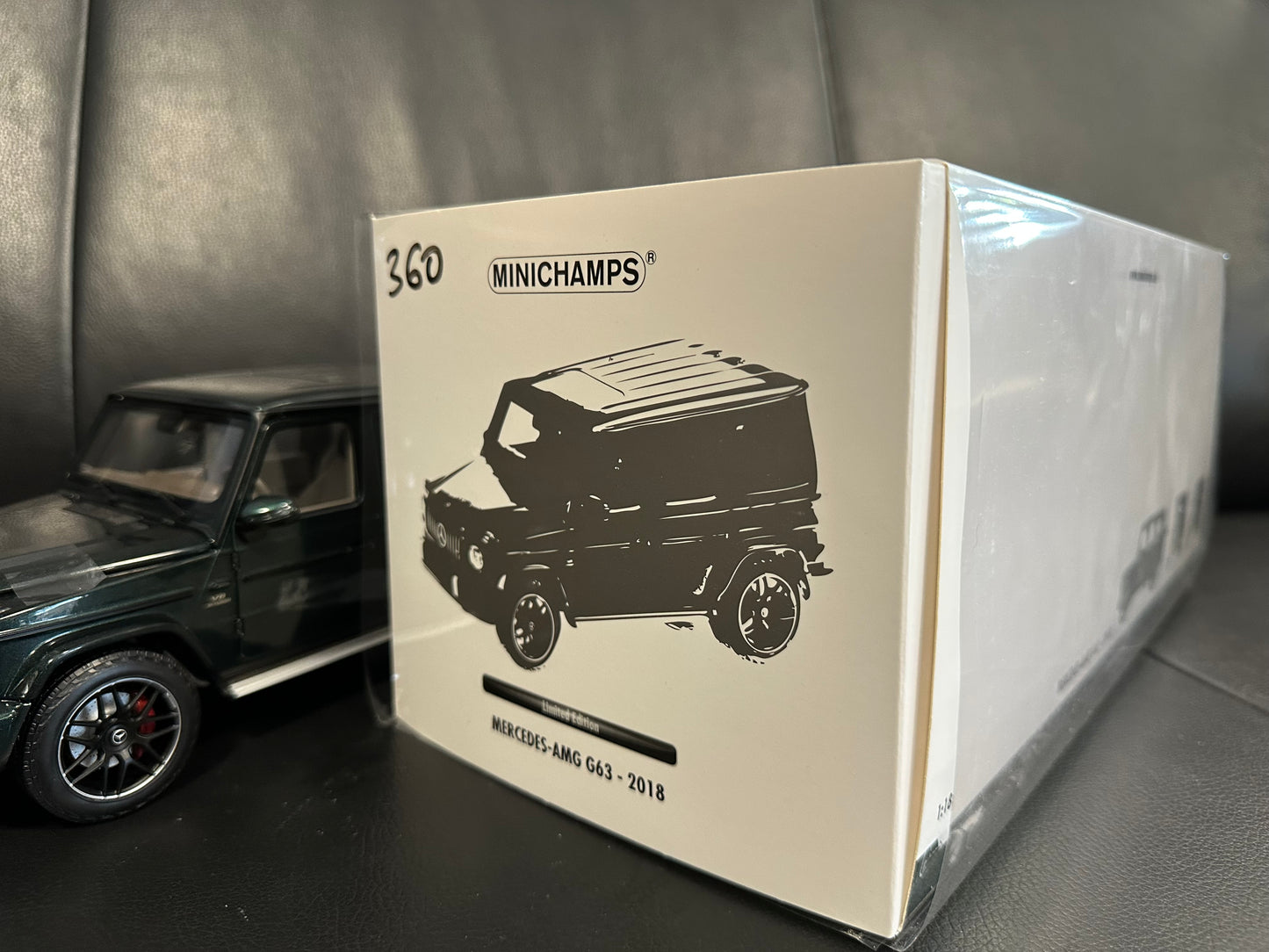 Mercedes Benz G63 V8 AMG green Limited Edition 1:18 Minichamps 110037066 Мерцедес Бенц Г63 АМГ зелен