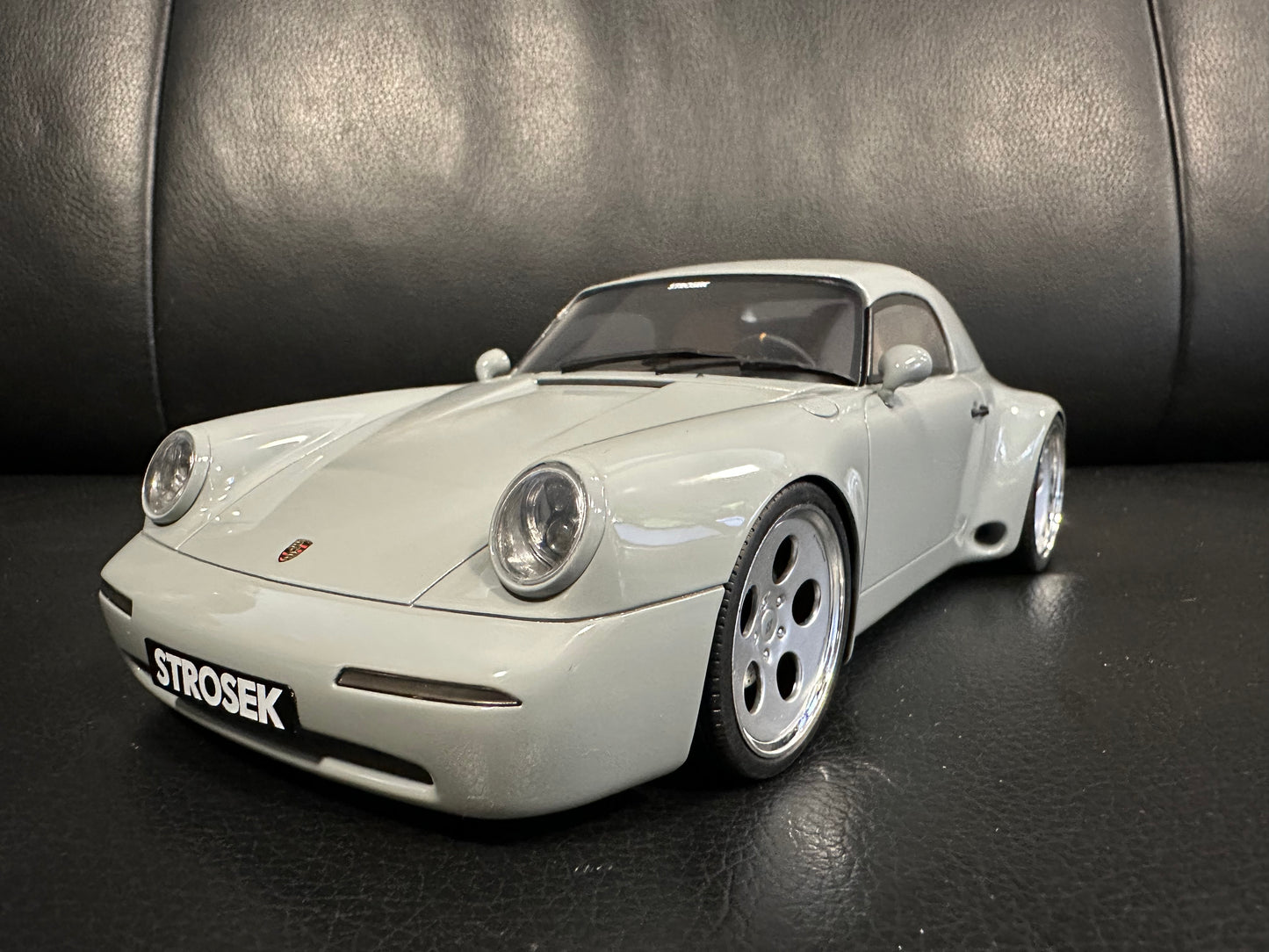 Porsche 911 Strosek Mega 30 Year grey Limitiert 479/999 1:18 GT Spirit GT924 Порше 911 сив Лимитирана
