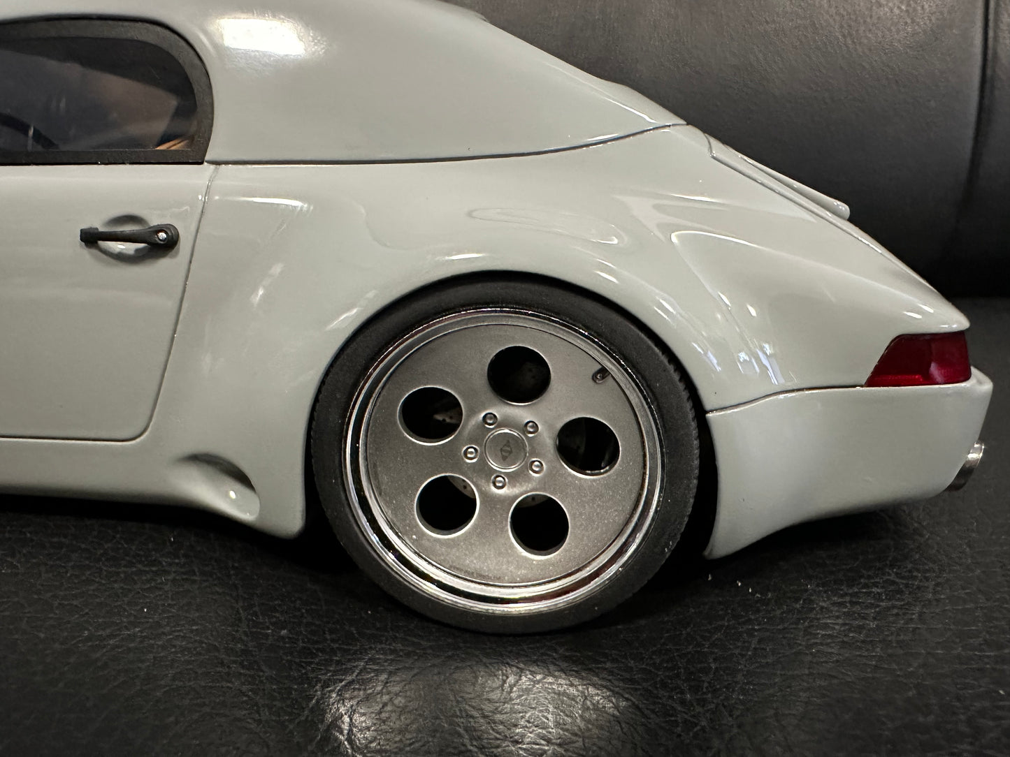Porsche 911 Strosek Mega 30 Year grey Limitiert 479/999 1:18 GT Spirit GT924 Порше 911 сив Лимитирана