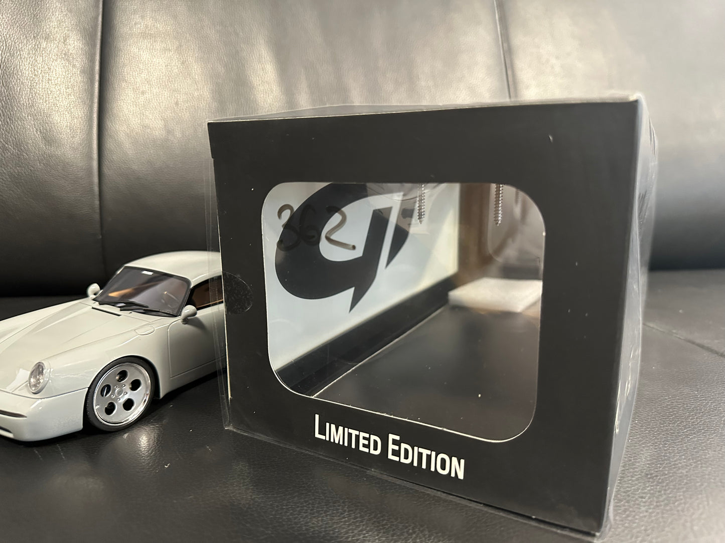 Porsche 911 Strosek Mega 30 Year grey Limitiert 479/999 1:18 GT Spirit GT924 Порше 911 сив Лимитирана