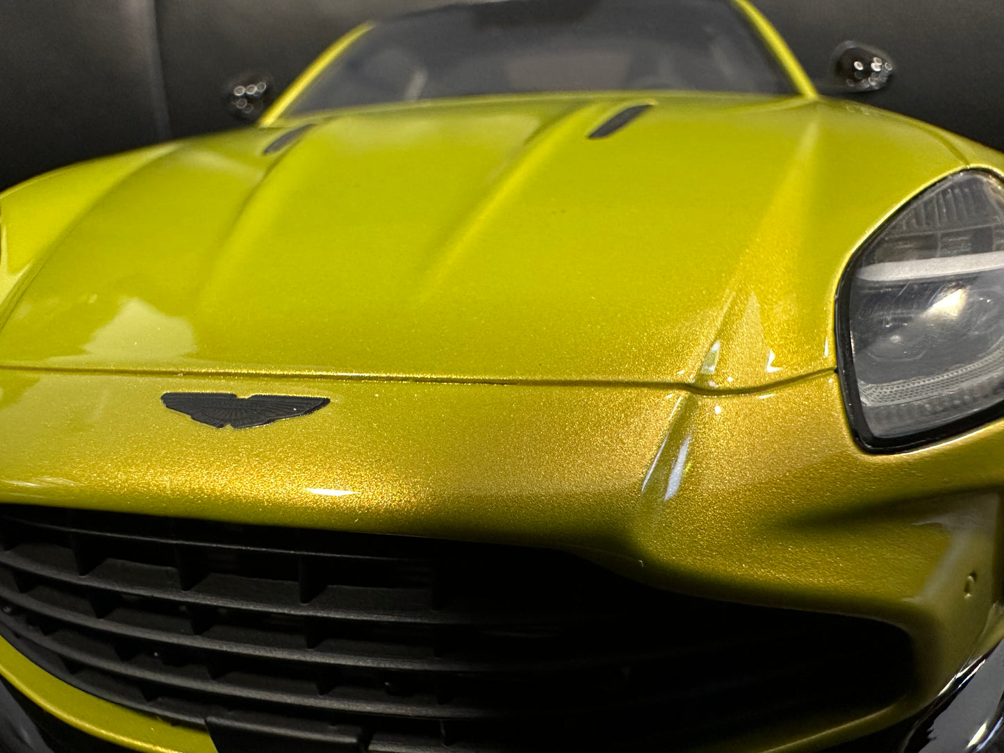 Aston Martin Vantage Cosmopolitan Yellow Limitiert 163/999 1:18 GT Spirit GT514 Астон Мартин Лимитирана