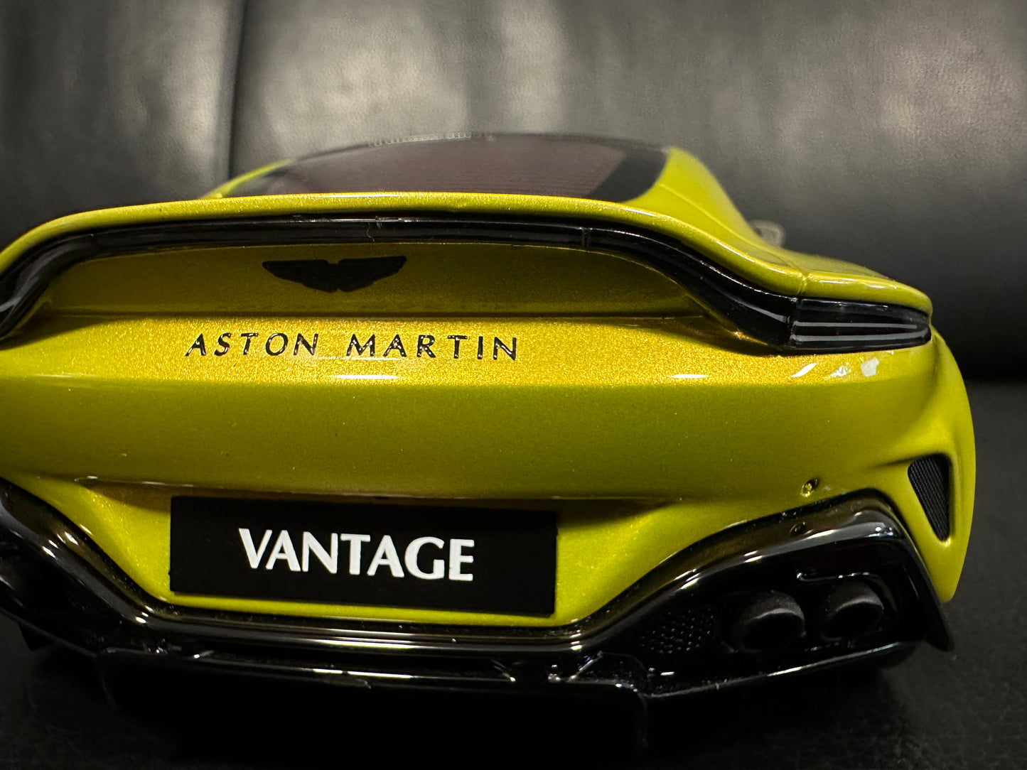 Aston Martin Vantage Cosmopolitan Yellow Limitiert 163/999 1:18 GT Spirit GT514 Астон Мартин Лимитирана