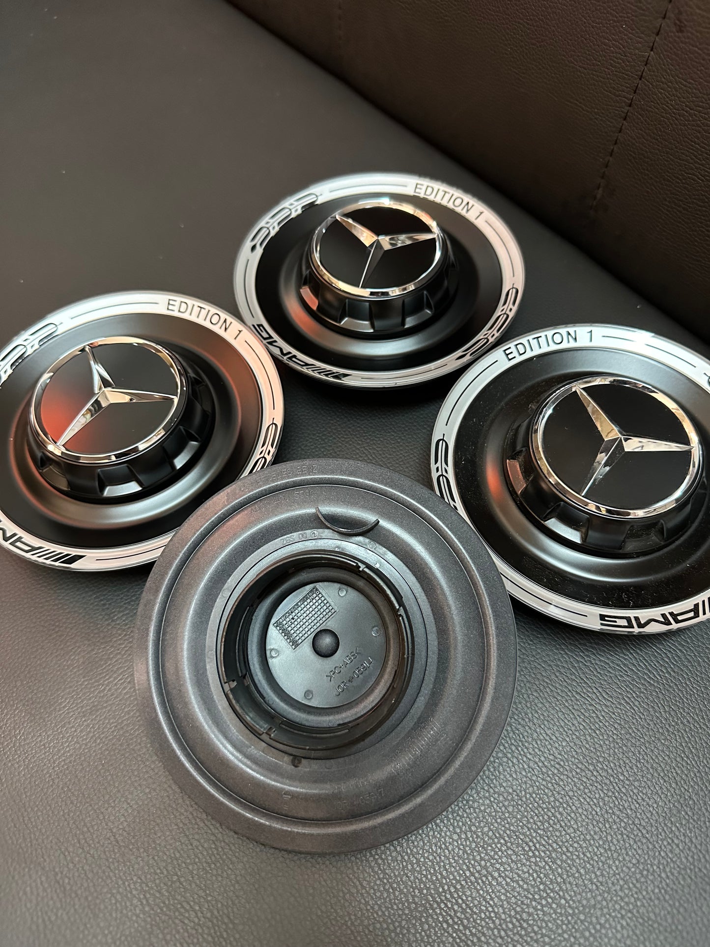 Оригинални Капачки за джанти АМГ Мерцедес А ЦЛА Е С ГТ ГЛС Класа Mercedes AMG Edition 1 A Cla E S GT GLS Klasse A0004005700