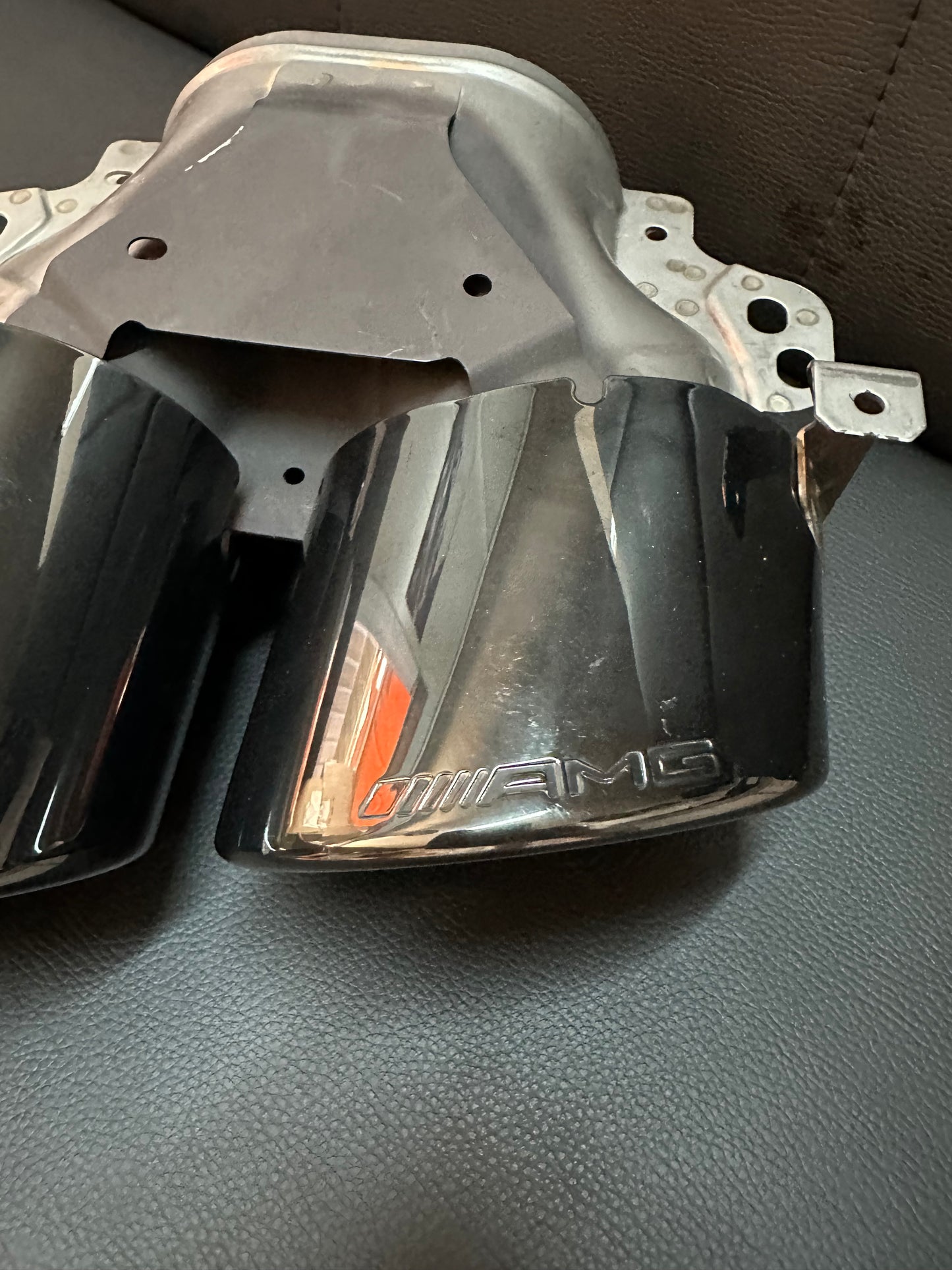 Оригинални като нови крайни Ауспух гърнета AMG за Мерцедес ГТ В290 Mercedes AMG GT W290 A2904901801