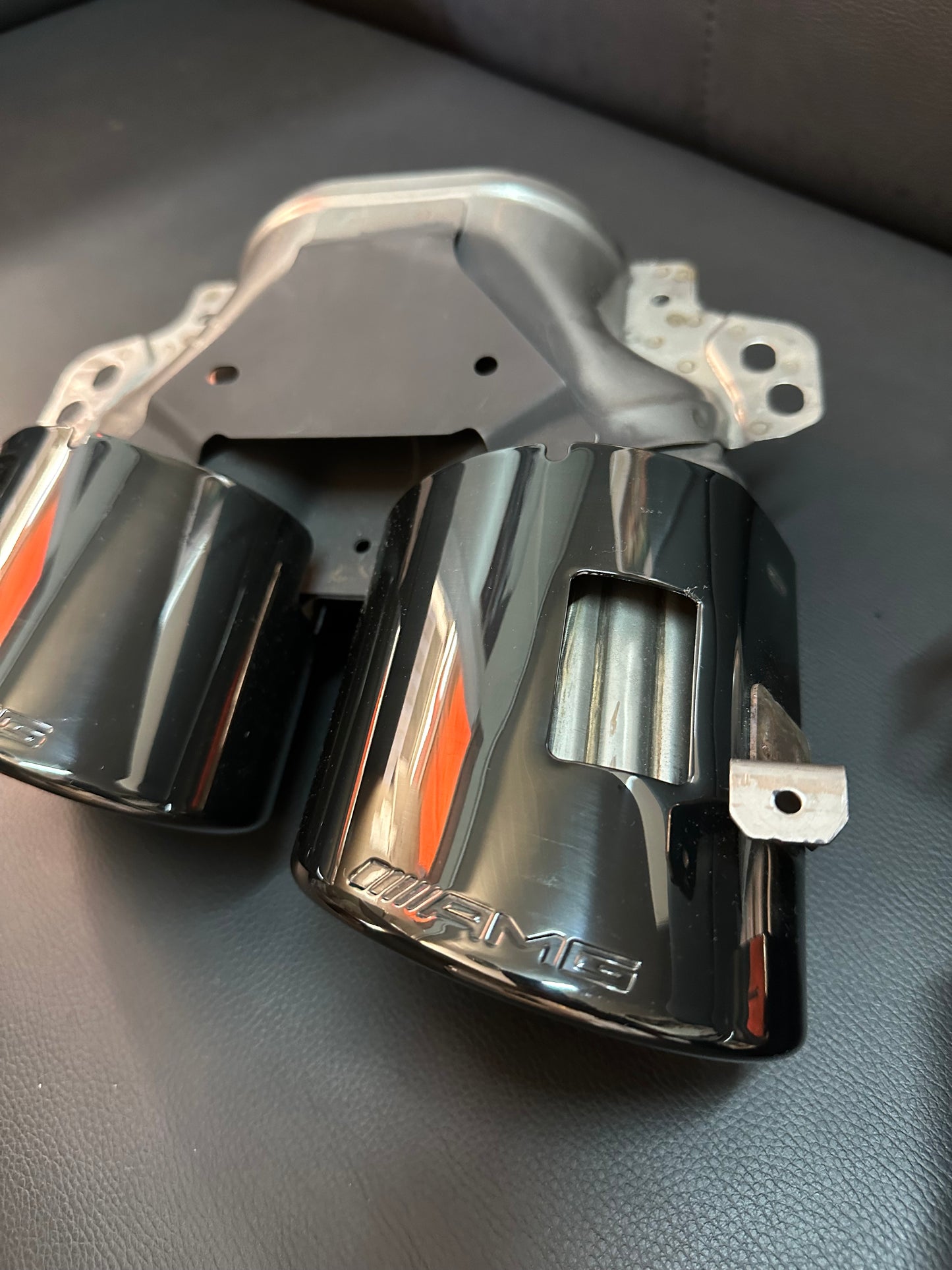 Оригинални като нови крайни Ауспух гърнета AMG за Мерцедес ГТ В290 Mercedes AMG GT W290 A2904901801