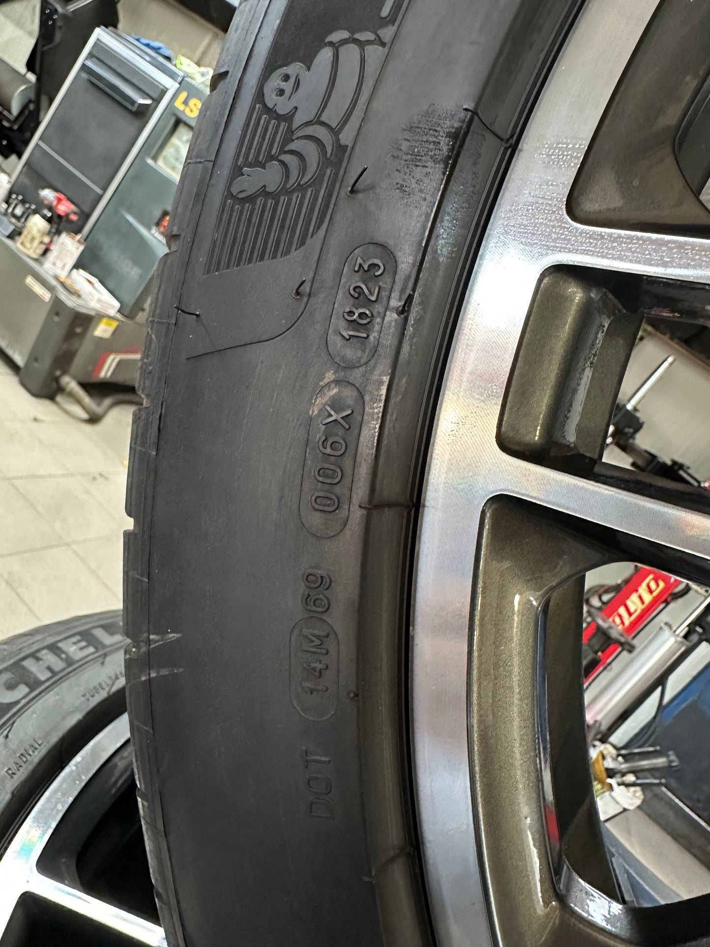 Оригинал Mercedes GLS 63 AMG X167 W167 23 Zoll Мерцедес ГЛС63 AMG X167 W167 23 цола джанти летен комплект летни гуми