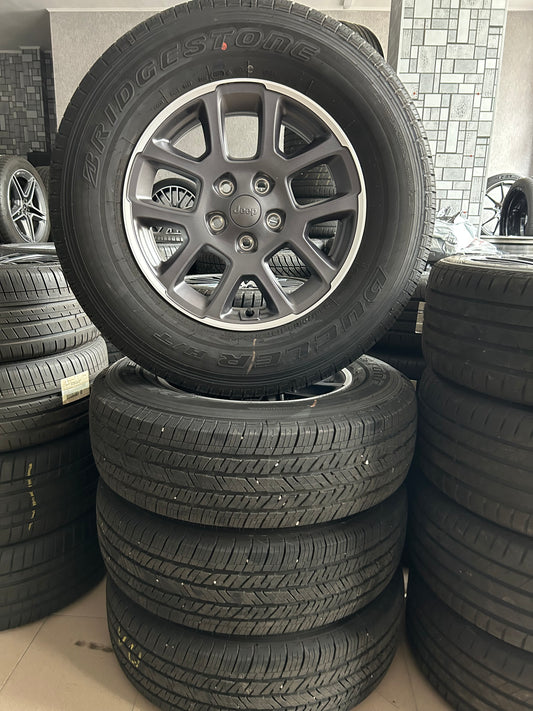 Jeep Rubicon Wrangler комплект алуминиеви джанти с всесезонни Гуми 225 70 18 Цола