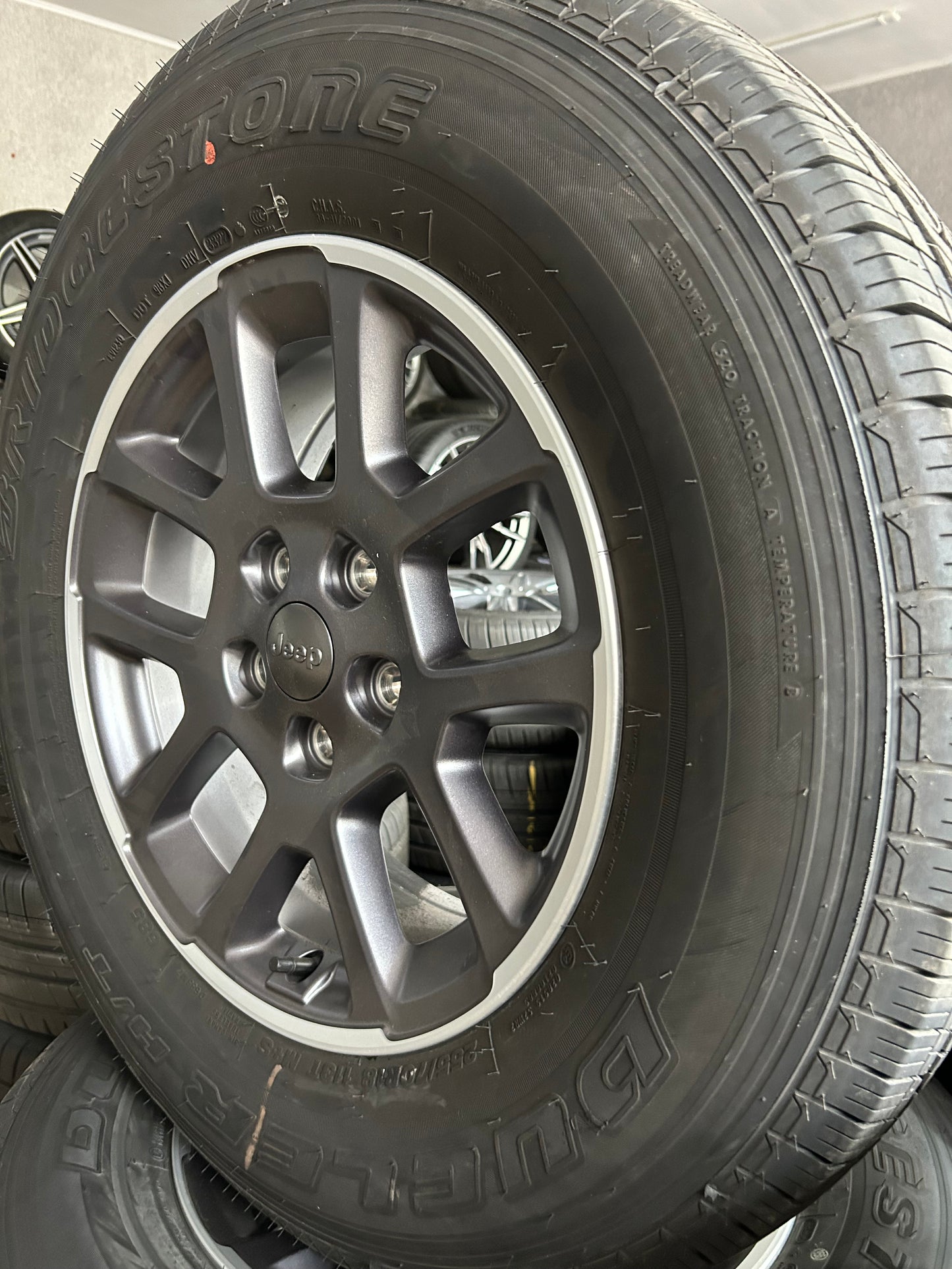 Jeep Rubicon Wrangler комплект алуминиеви джанти с всесезонни Гуми 225 70 18 Цола