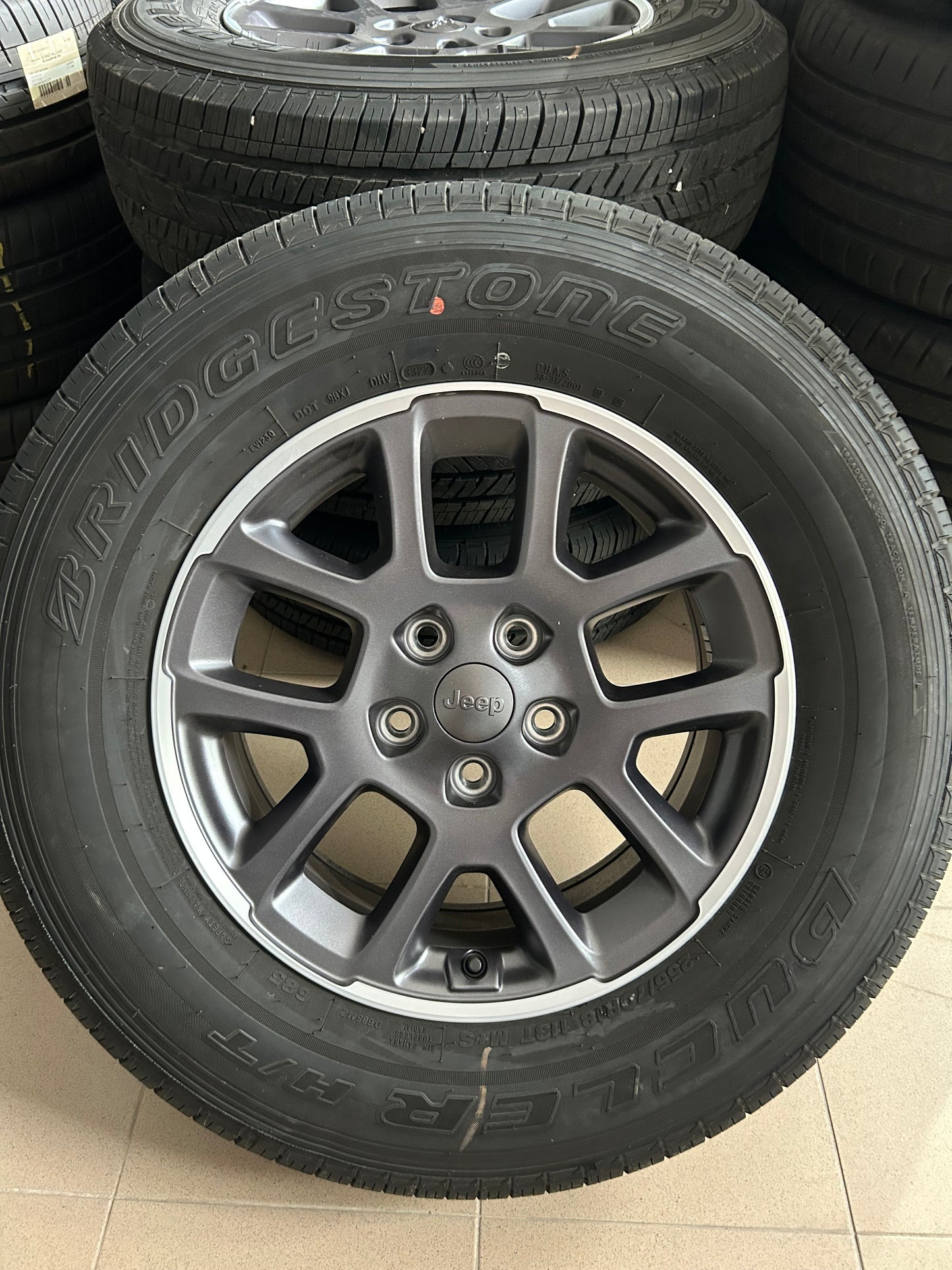 Jeep Rubicon Wrangler комплект алуминиеви джанти с всесезонни Гуми 225 70 18 Цола