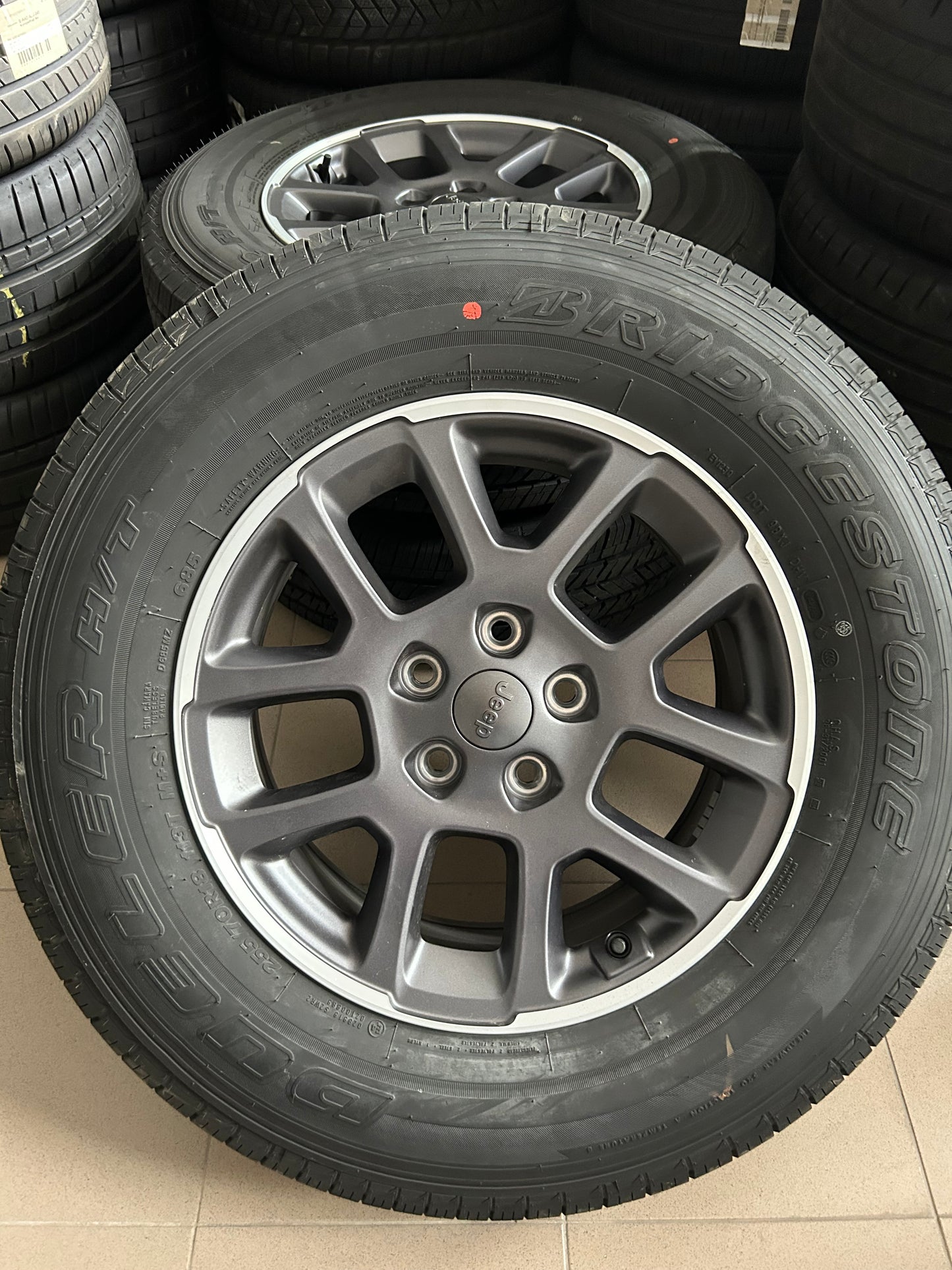 Jeep Rubicon Wrangler комплект алуминиеви джанти с всесезонни Гуми 225 70 18 Цола