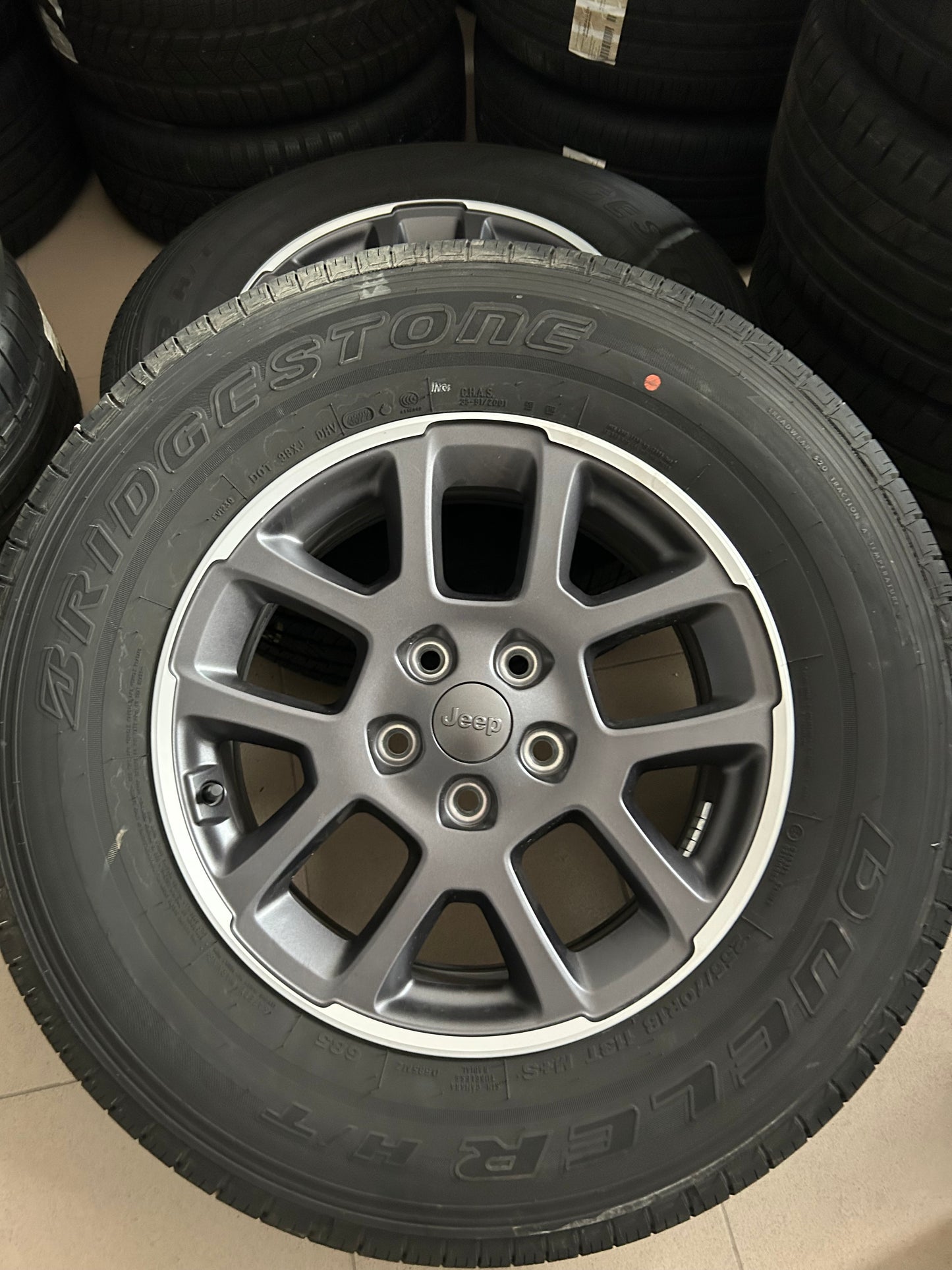 Jeep Rubicon Wrangler комплект алуминиеви джанти с всесезонни Гуми 225 70 18 Цола