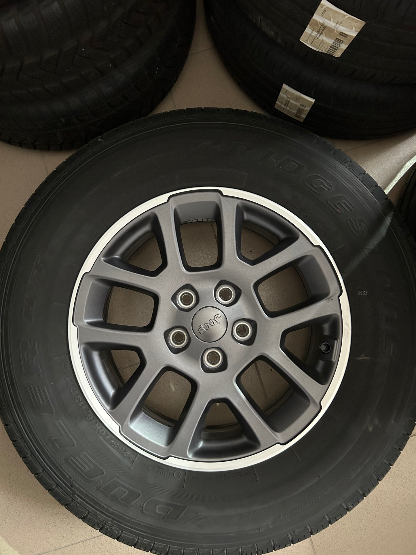 Jeep Rubicon Wrangler комплект алуминиеви джанти с всесезонни Гуми 225 70 18 Цола