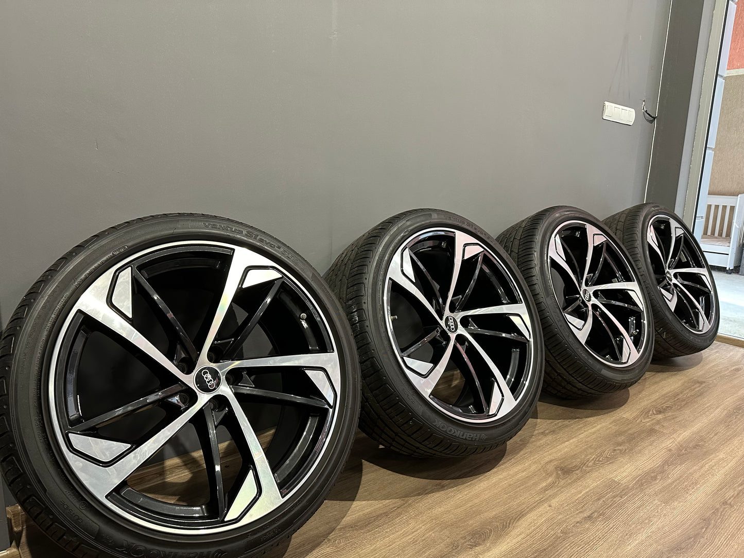 Audi Q7 SQ7 4M 22 Zoll Ауди Q7 SQ7 Алуминиеви джанти 285 35 22 цола летен комплект летни гуми