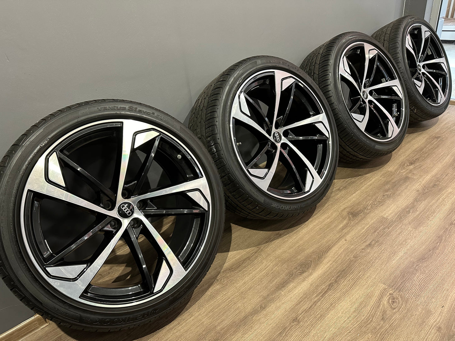 Audi Q7 SQ7 4M 22 Zoll Ауди Q7 SQ7 Алуминиеви джанти 285 35 22 цола летен комплект летни гуми