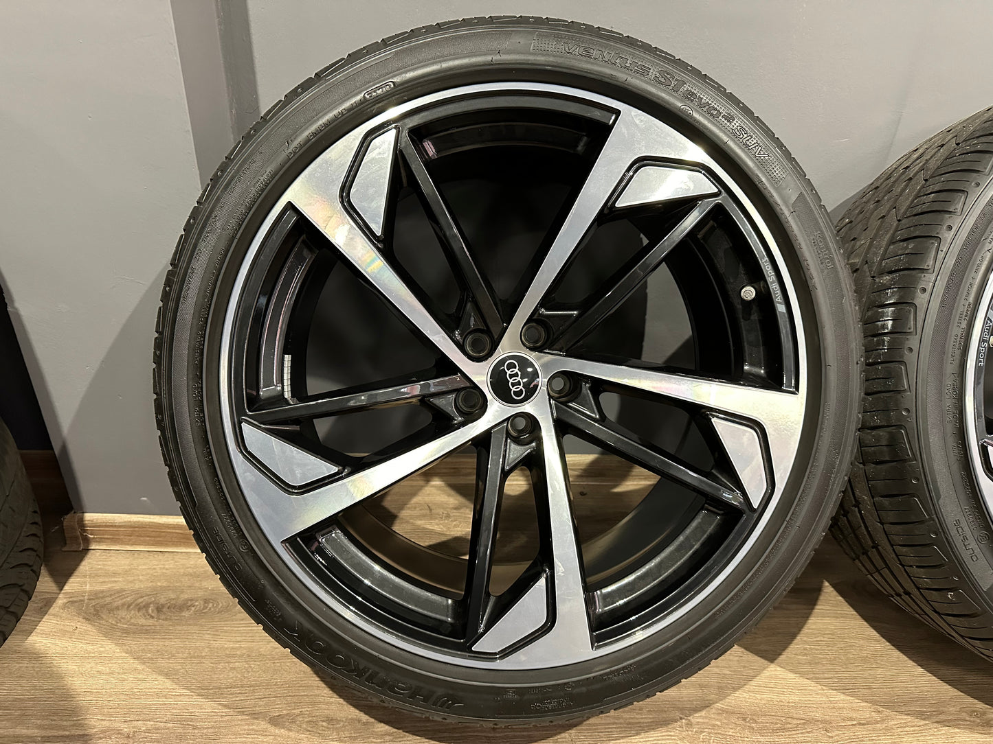 Audi Q7 SQ7 4M 22 Zoll Ауди Q7 SQ7 Алуминиеви джанти 285 35 22 цола летен комплект летни гуми