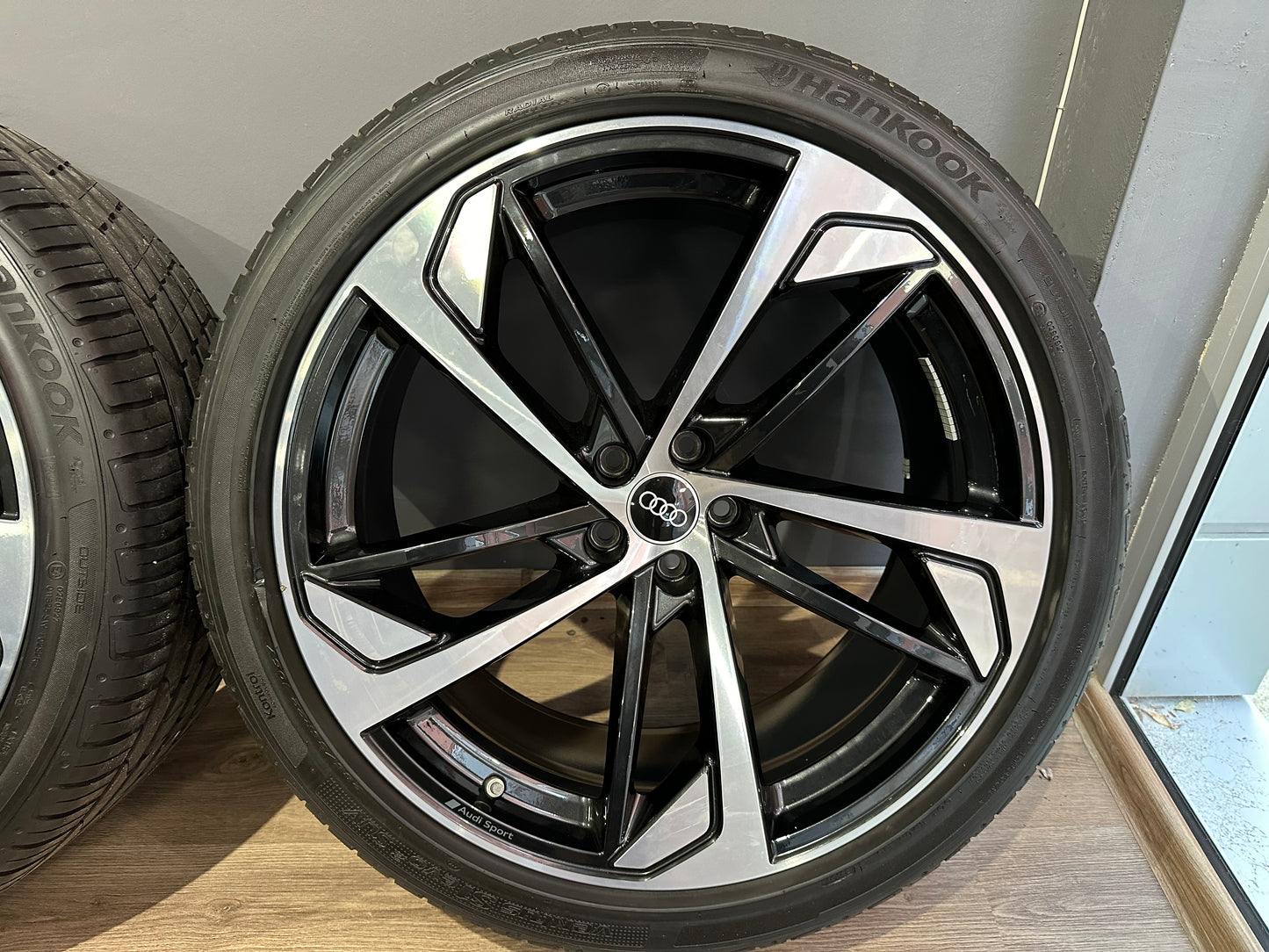 Audi Q7 SQ7 4M 22 Zoll Ауди Q7 SQ7 Алуминиеви джанти 285 35 22 цола летен комплект летни гуми