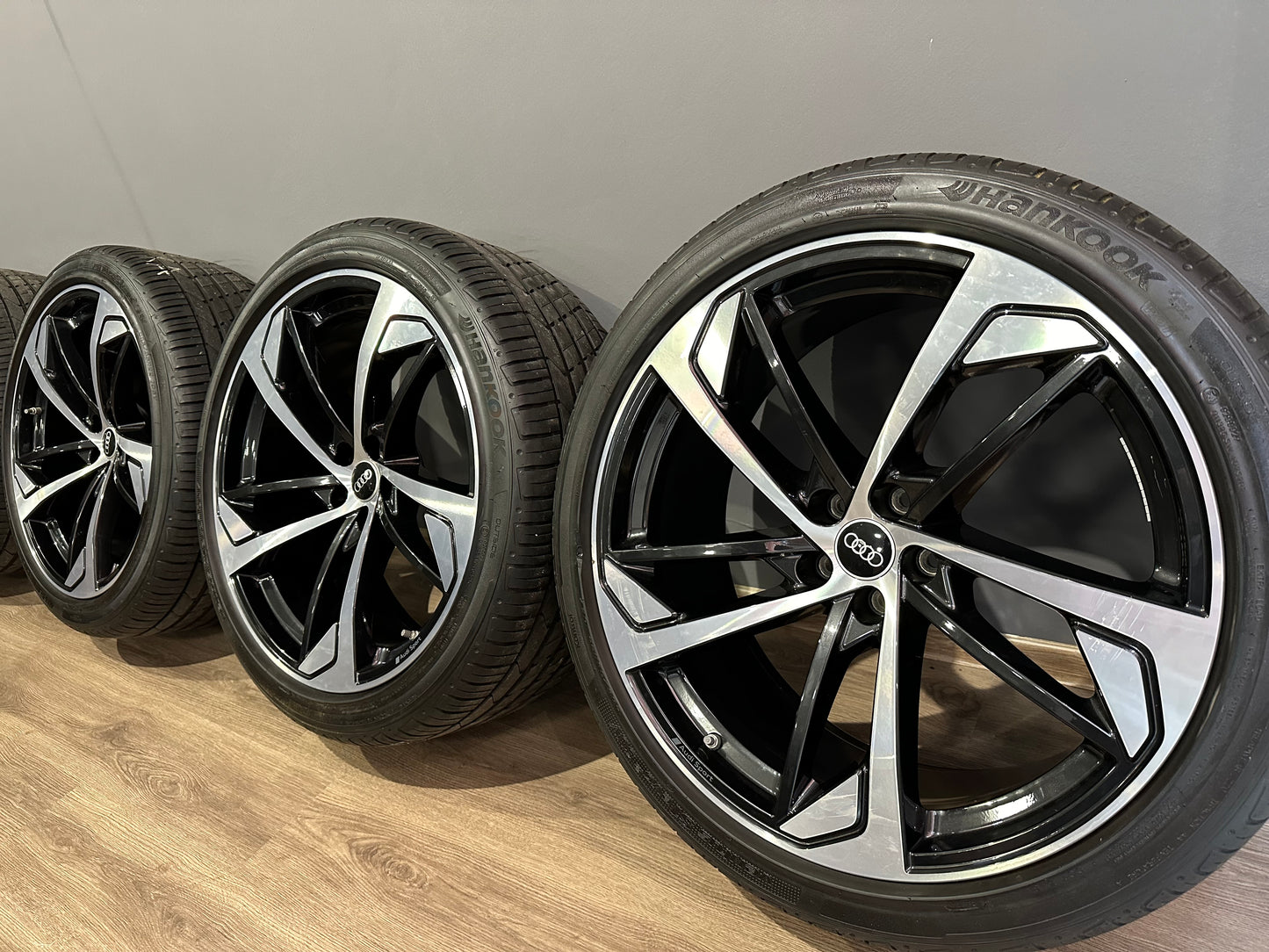 Audi Q7 SQ7 4M 22 Zoll Ауди Q7 SQ7 Алуминиеви джанти 285 35 22 цола летен комплект летни гуми