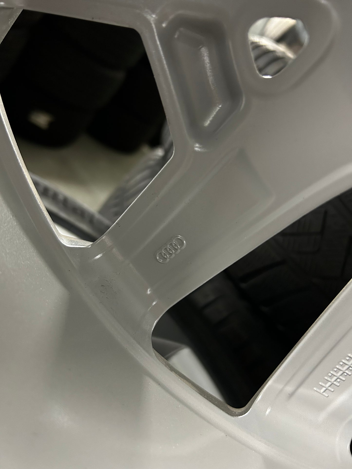 Нови Audi Q2 SQ2 GA 81А Ауди Алуминиеви джанти 18 цола зимен комплект гуми