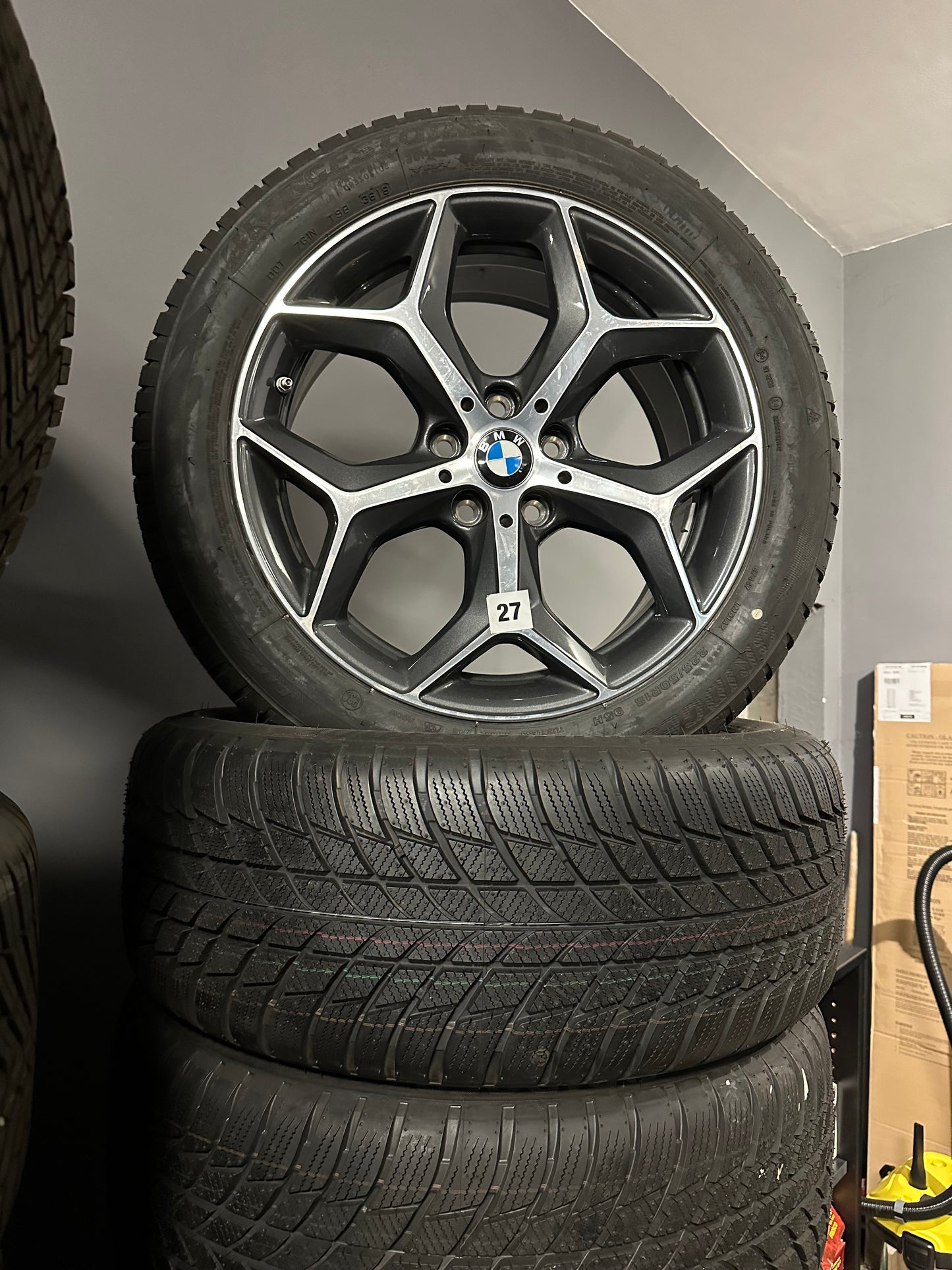 Оригинални Нови BMW X1 X2 F48 F39 Бмв 225 50 18 цола зимен комплект зимни гуми 5x112
