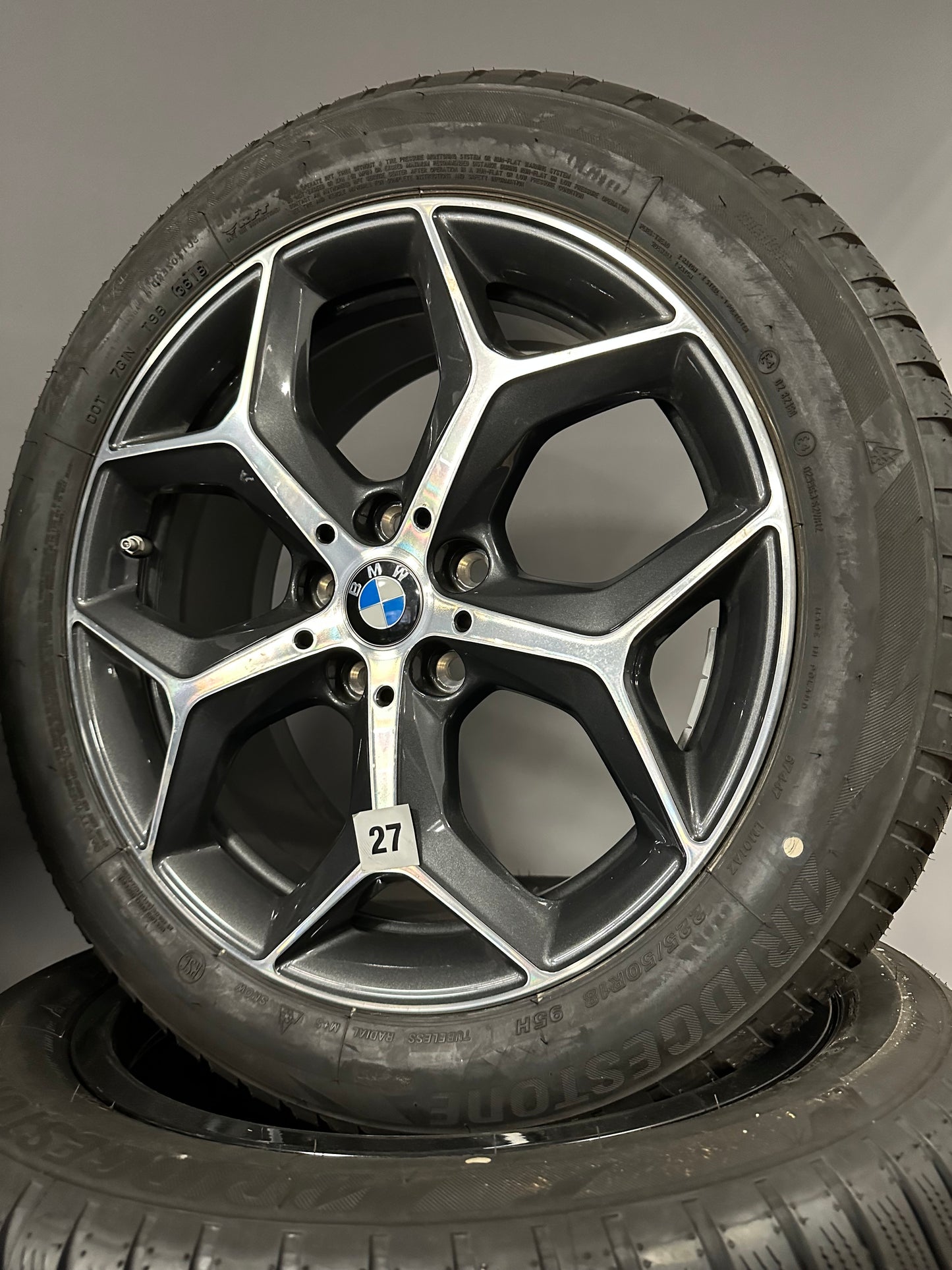 Оригинални Нови BMW X1 X2 F48 F39 Бмв 225 50 18 цола зимен комплект зимни гуми 5x112