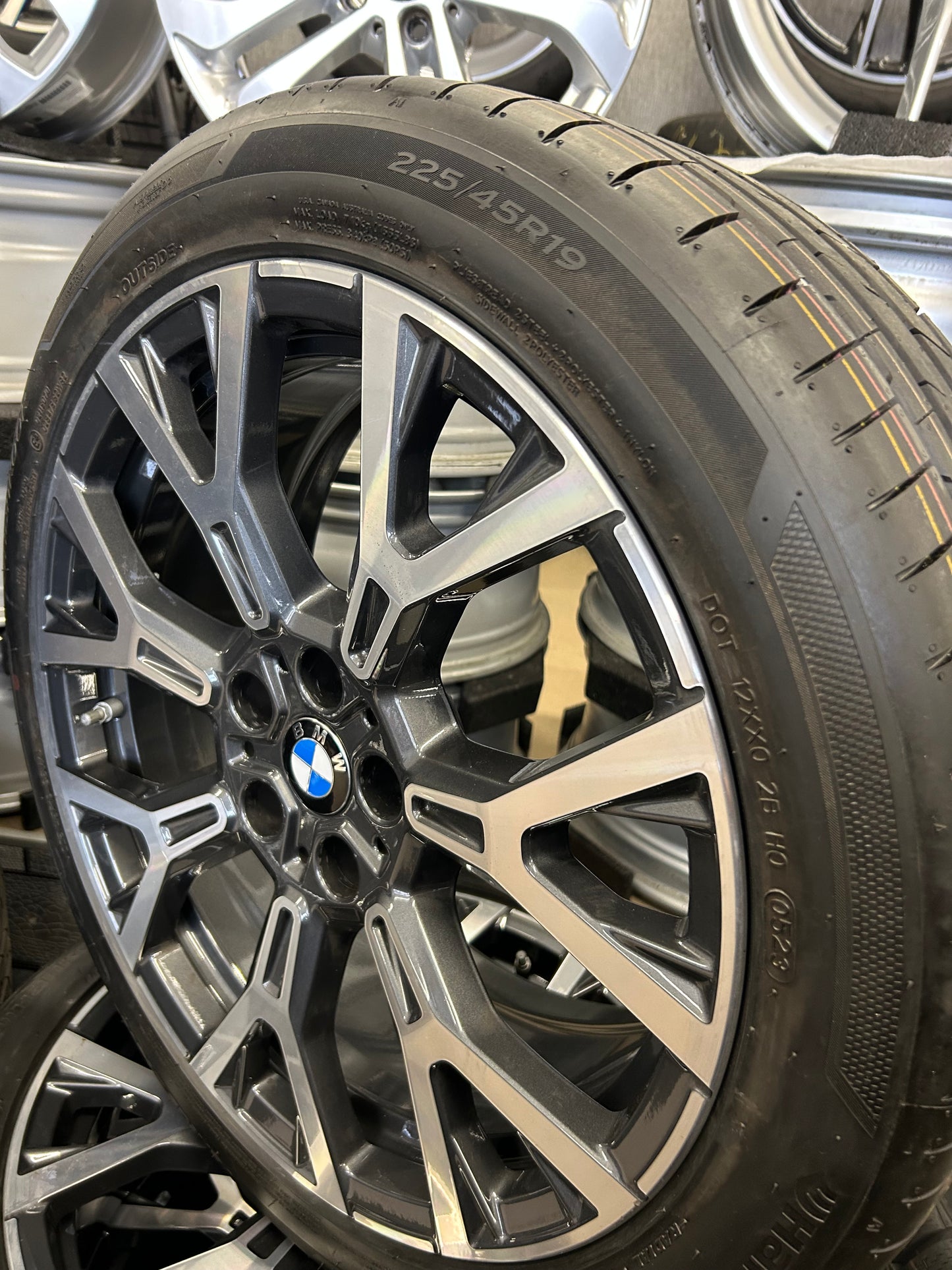 Оригинални Като Нови BMW X1 X2 F48 F39 Бмв 19 цола джанти 580 летен комплект летни гуми