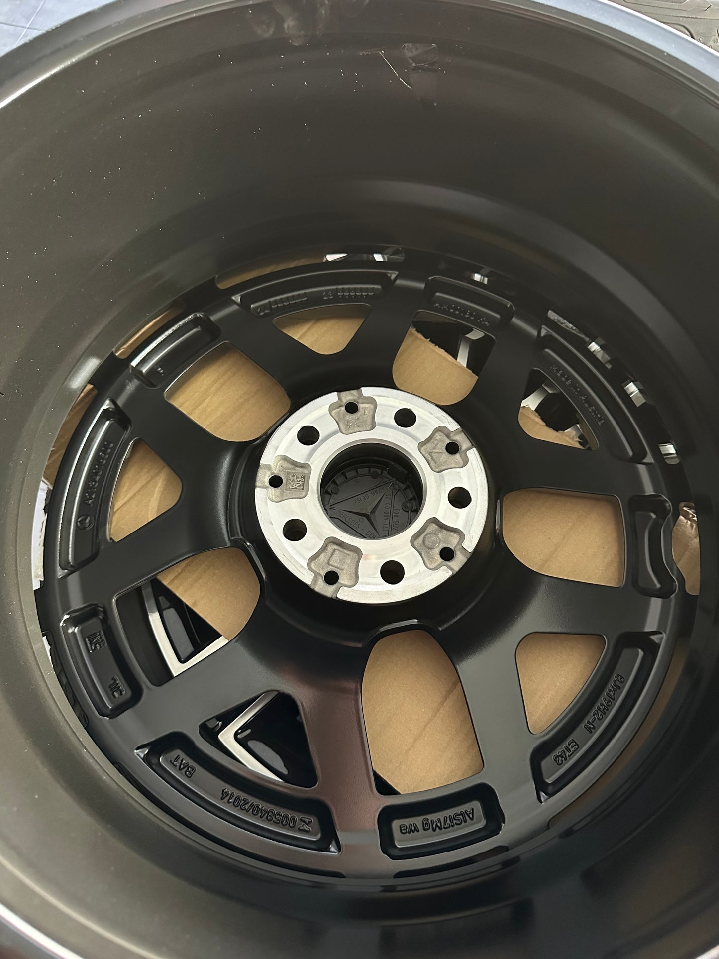 Оригинални Нови Mercedes E Klasse W213 AMG 19 Zoll Мерцедес Е Класа W213 Алуминиеви джанти AMG 19 цола A2134016500